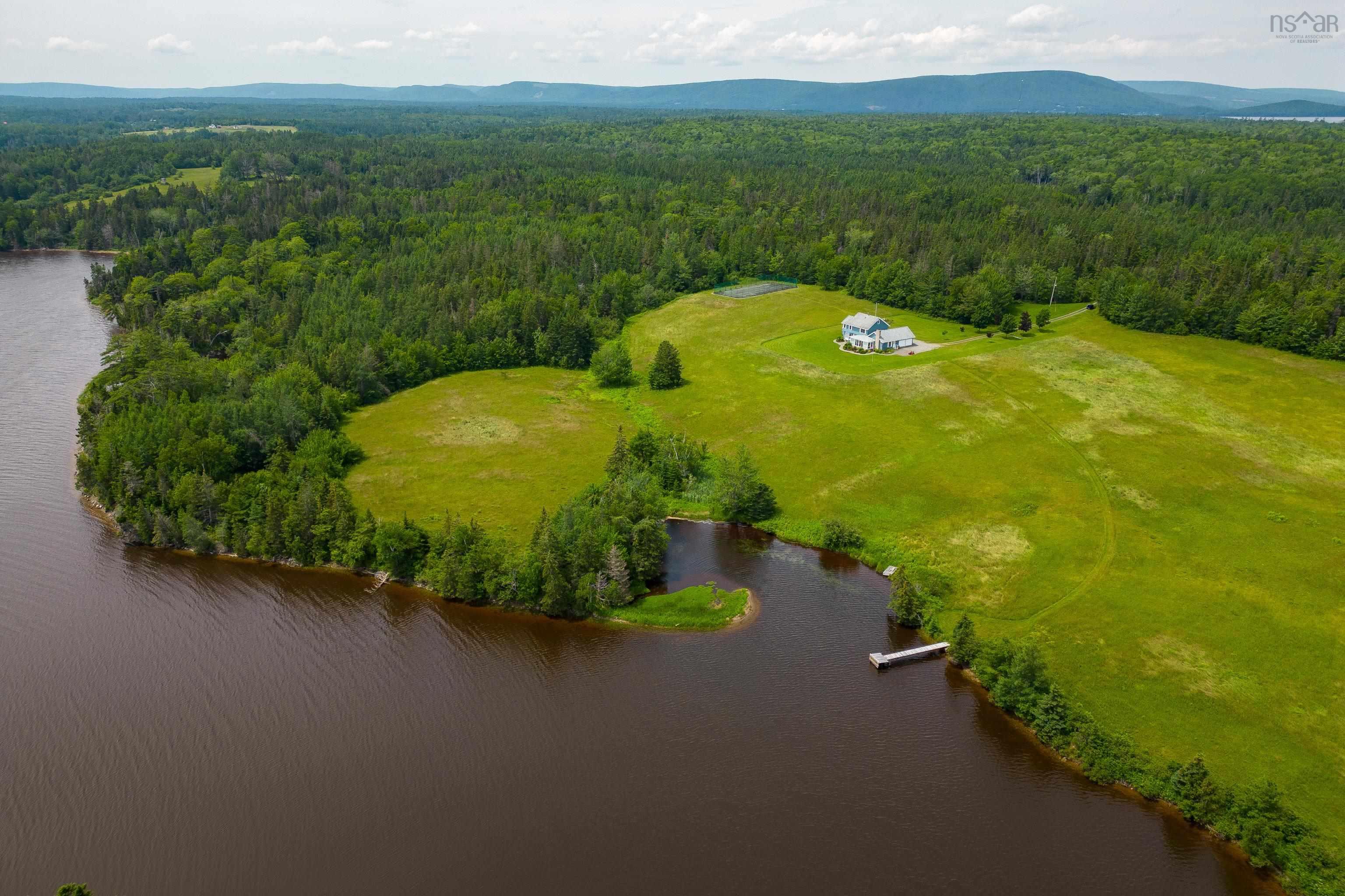 $1,499,000.00: 632 Orangedale Iona Rd, West Alba