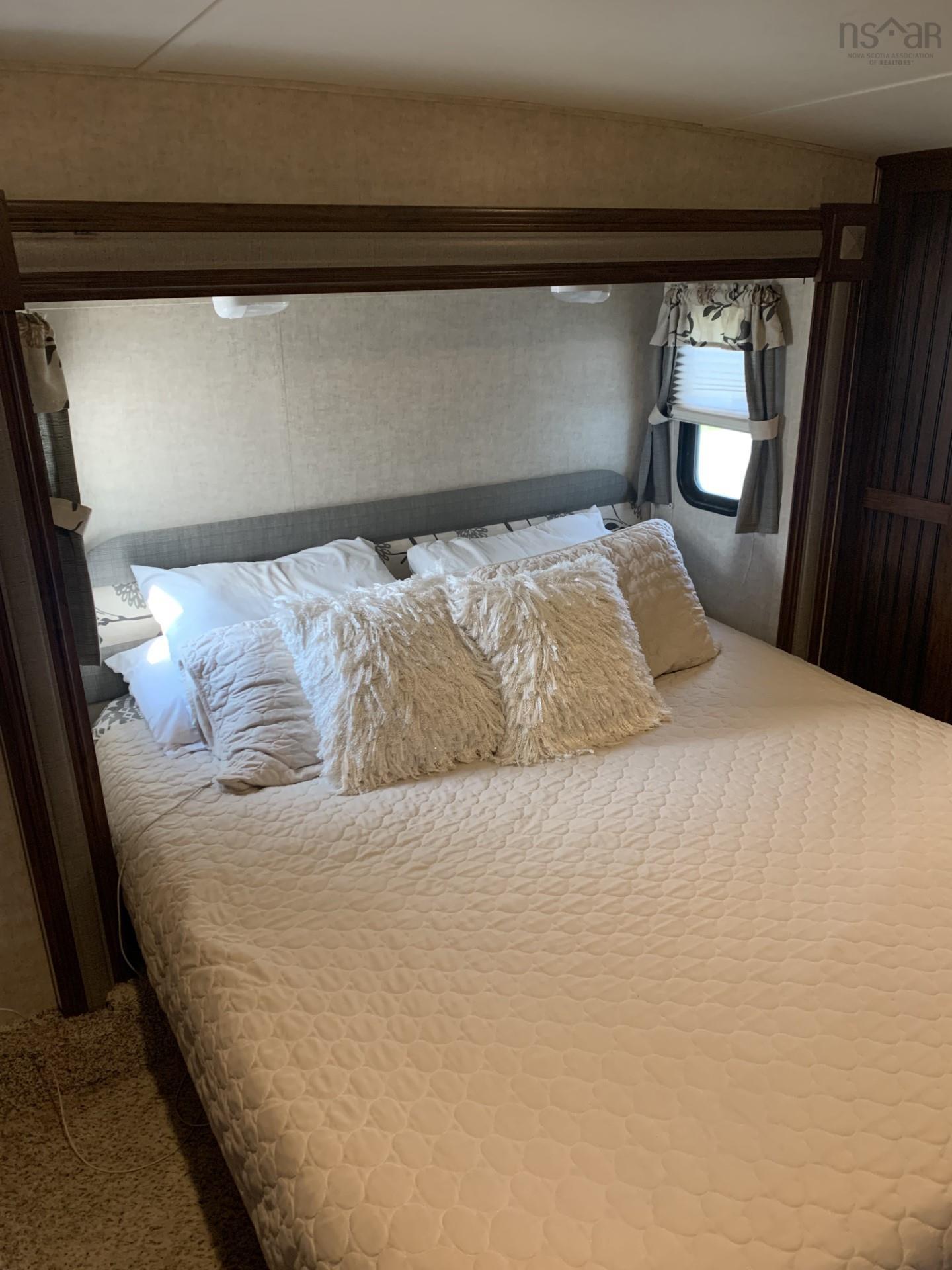 $850,000.00: 150 Hospital Road, Sherbrooke
