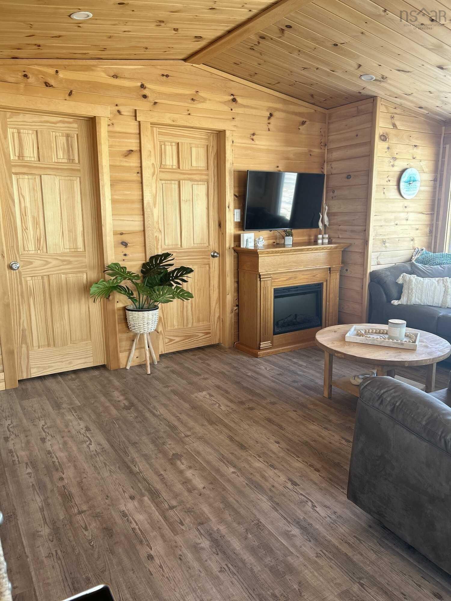 $359,999.00: 565 Caribou Island Road, Caribou Island