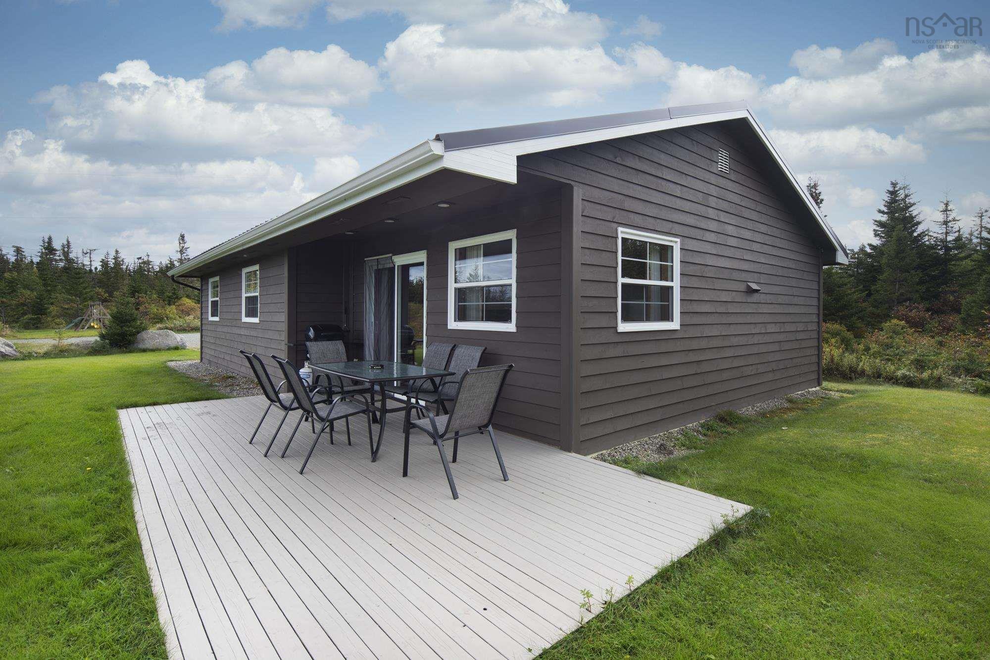 $1,390,000.00: 150 New Harbour Road, New Harbour