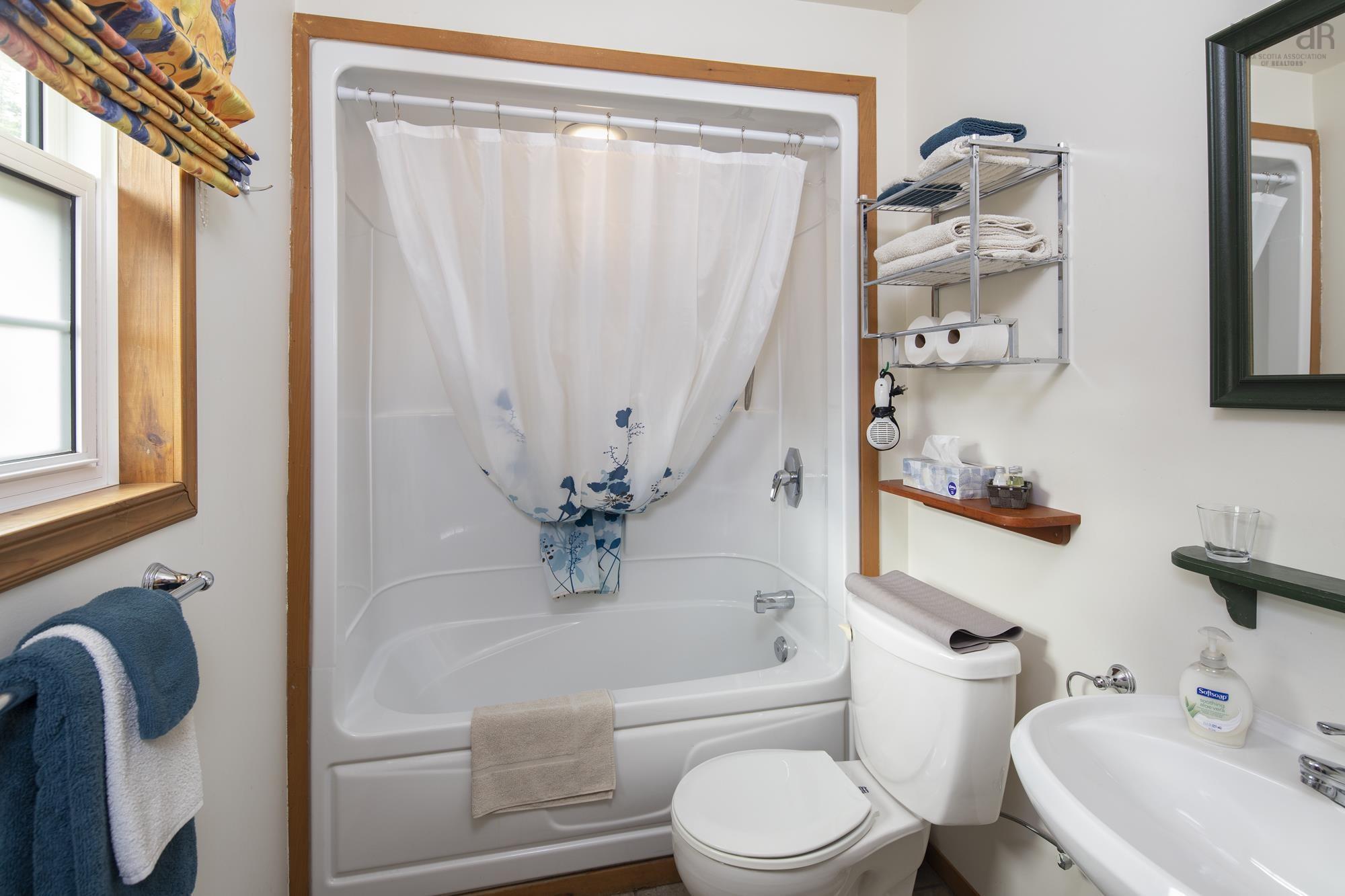 $1,390,000.00: 150 New Harbour Road, New Harbour
