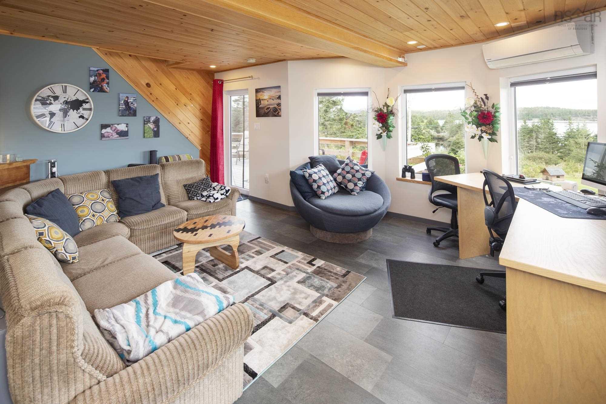 $1,390,000.00: 150 New Harbour Road, New Harbour