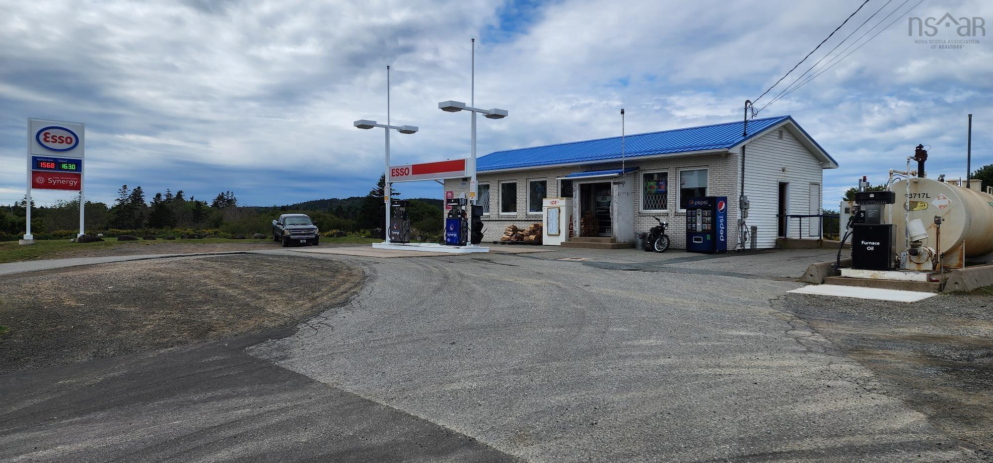 $490,000.00: 8165 Highway 217, Centreville