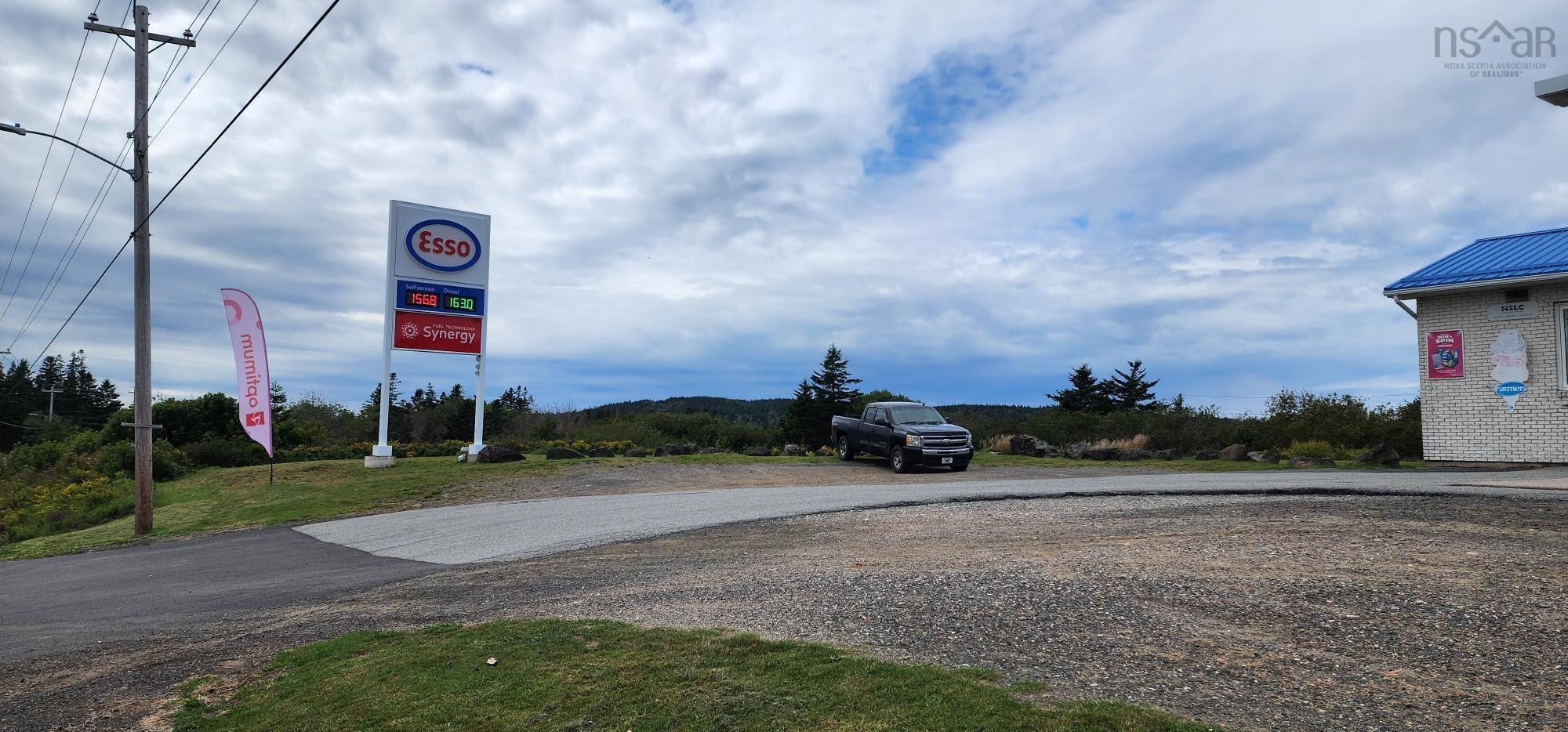 $490,000.00: 8165 Highway 217, Centreville