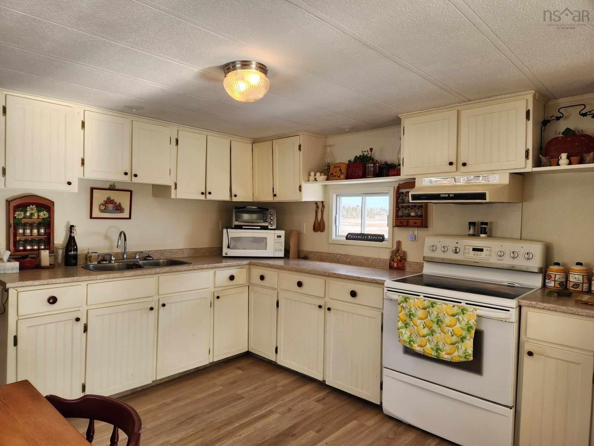 $189,000.00: 464 Bay Shore Road, Five Houses