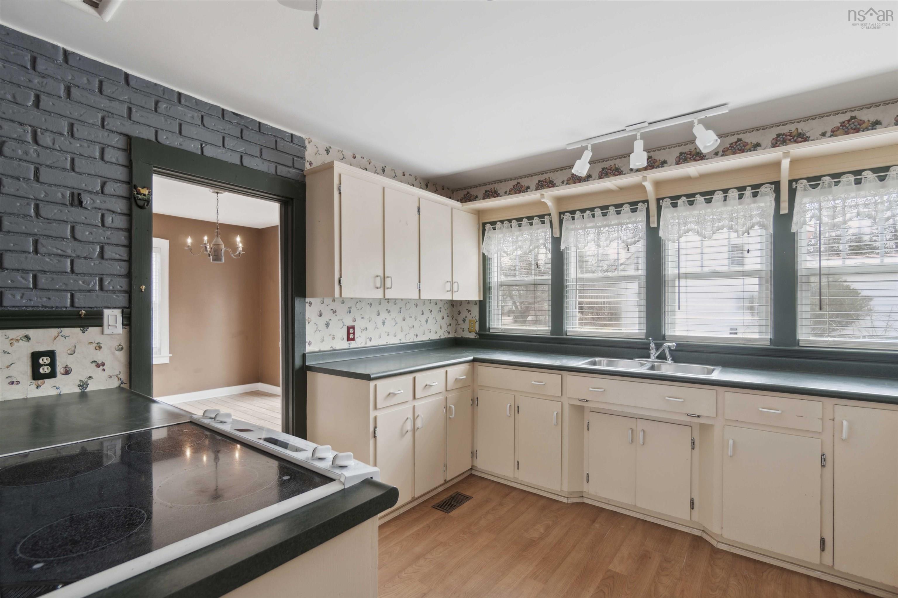 $374,900.00: 9499 Highway 10, Nictaux