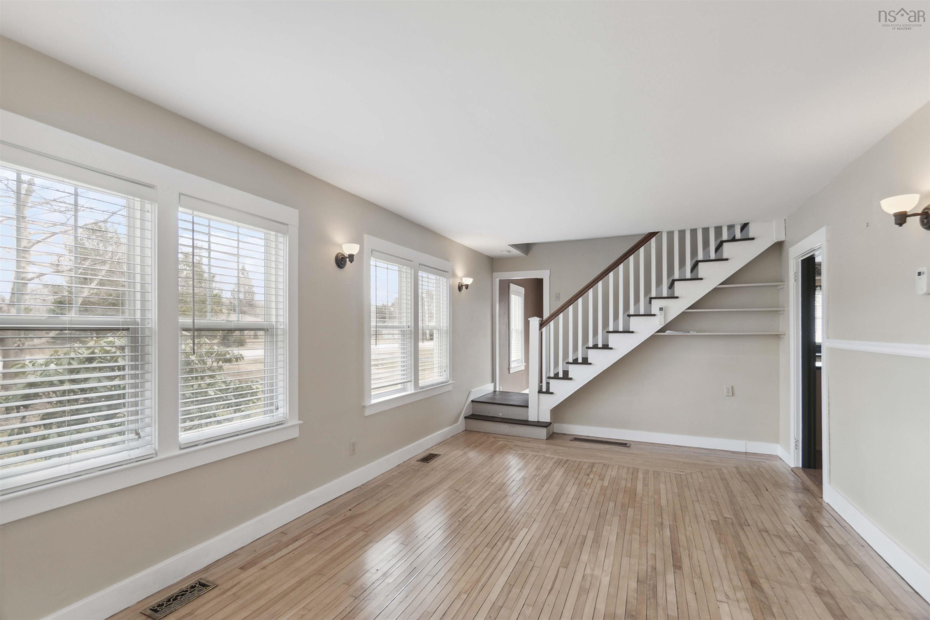 $374,900.00: 9499 Highway 10, Nictaux