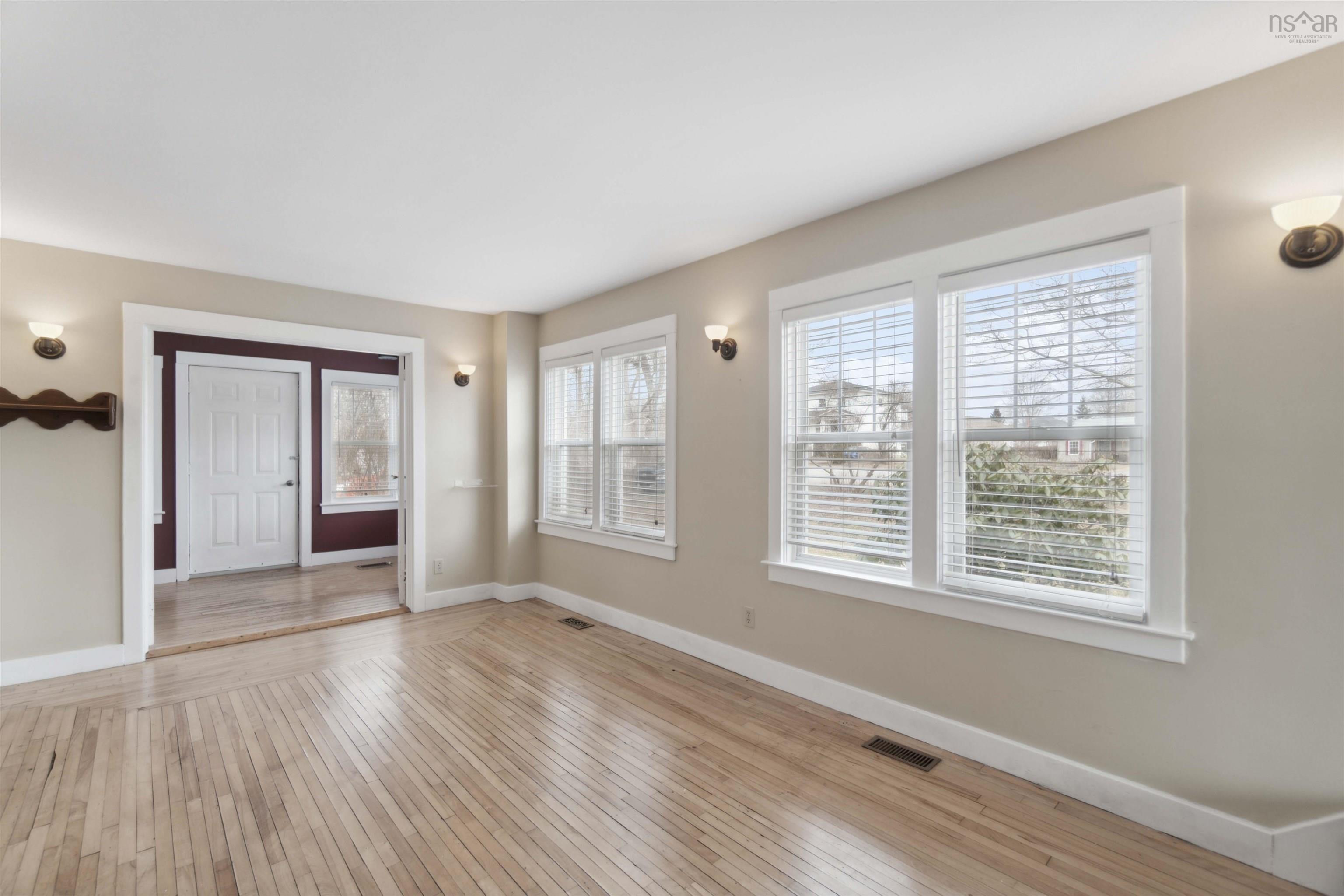 $374,900.00: 9499 Highway 10, Nictaux