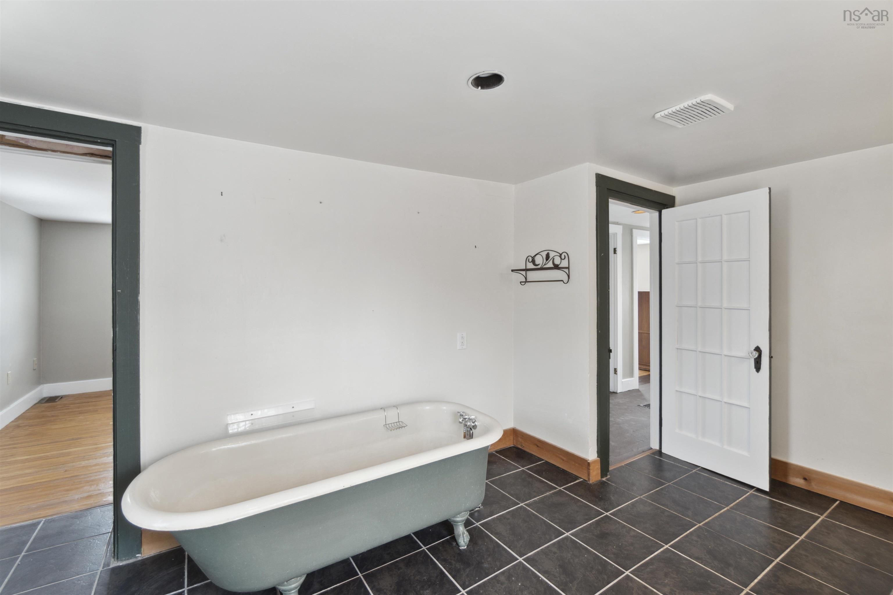 $374,900.00: 9499 Highway 10, Nictaux