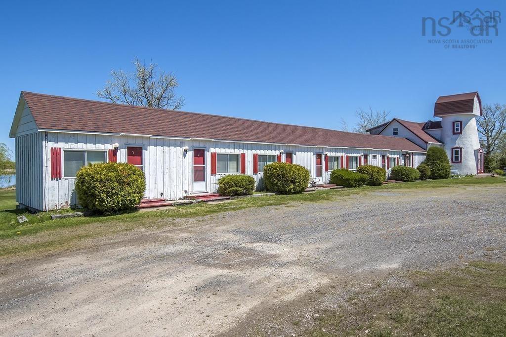 $324,900.00: 13649 #6 Highway, Wallace