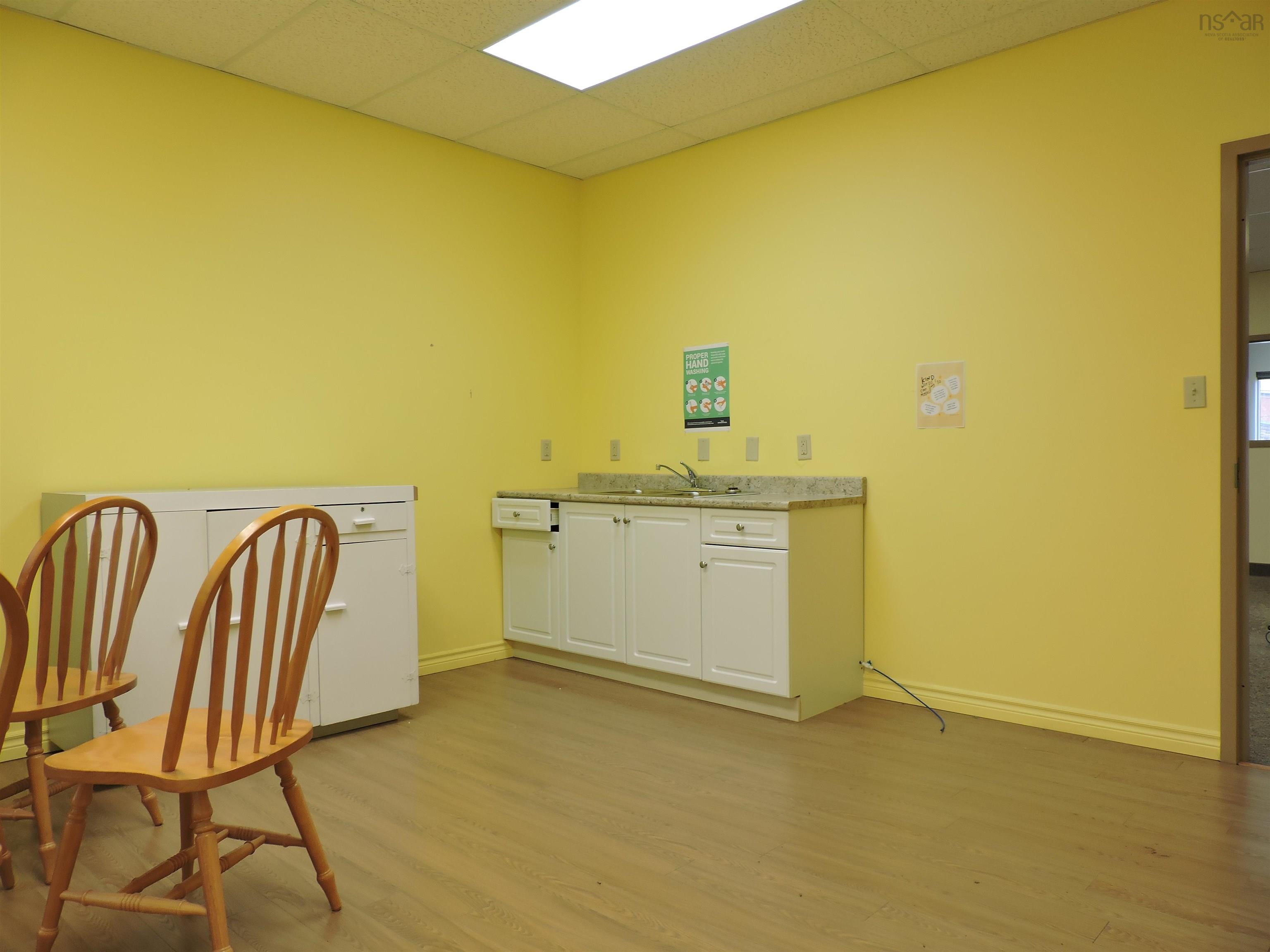 $1.00: 55 Victoria Street, Amherst