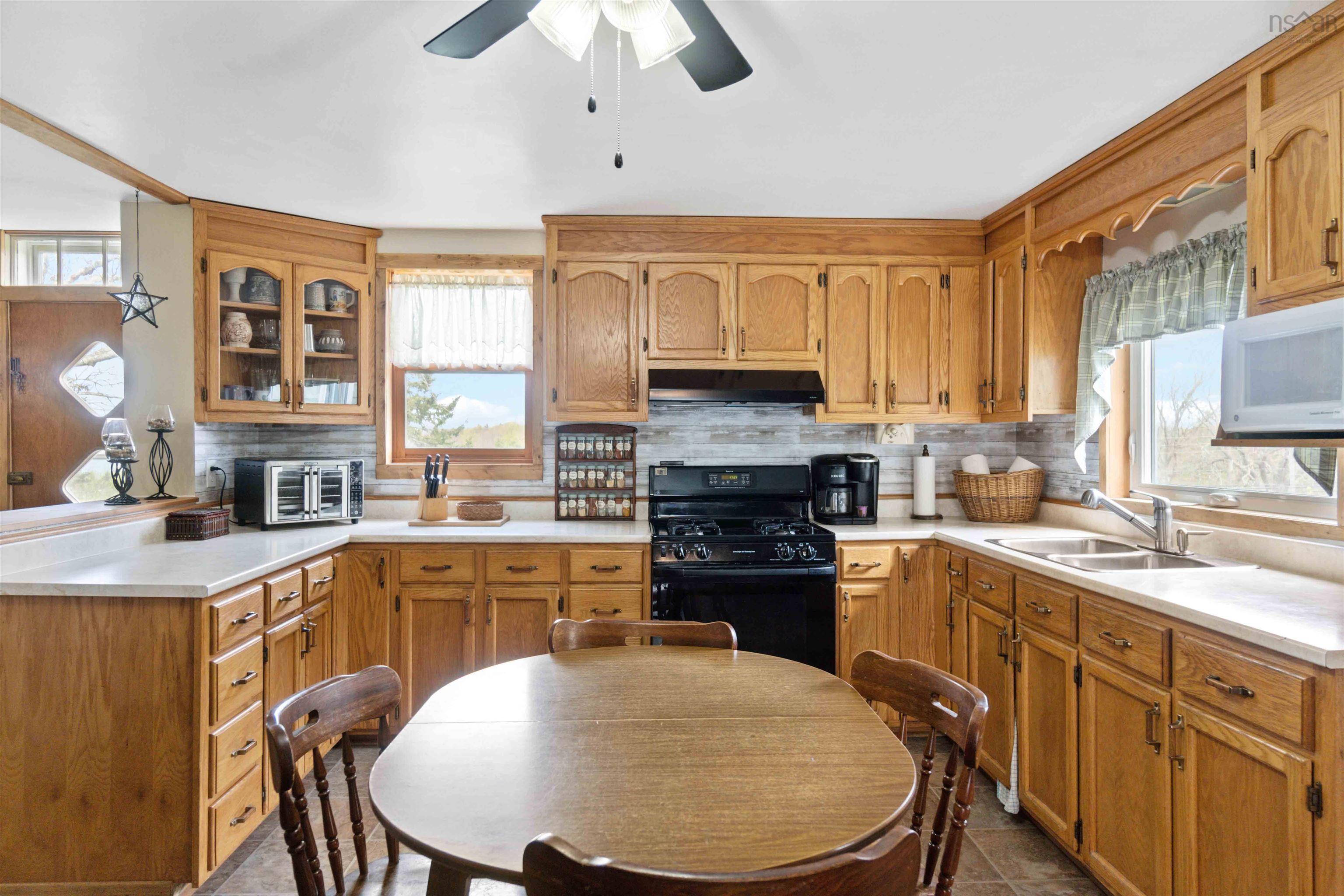 $307,500.00: 1256 Highway 1, Clementsport