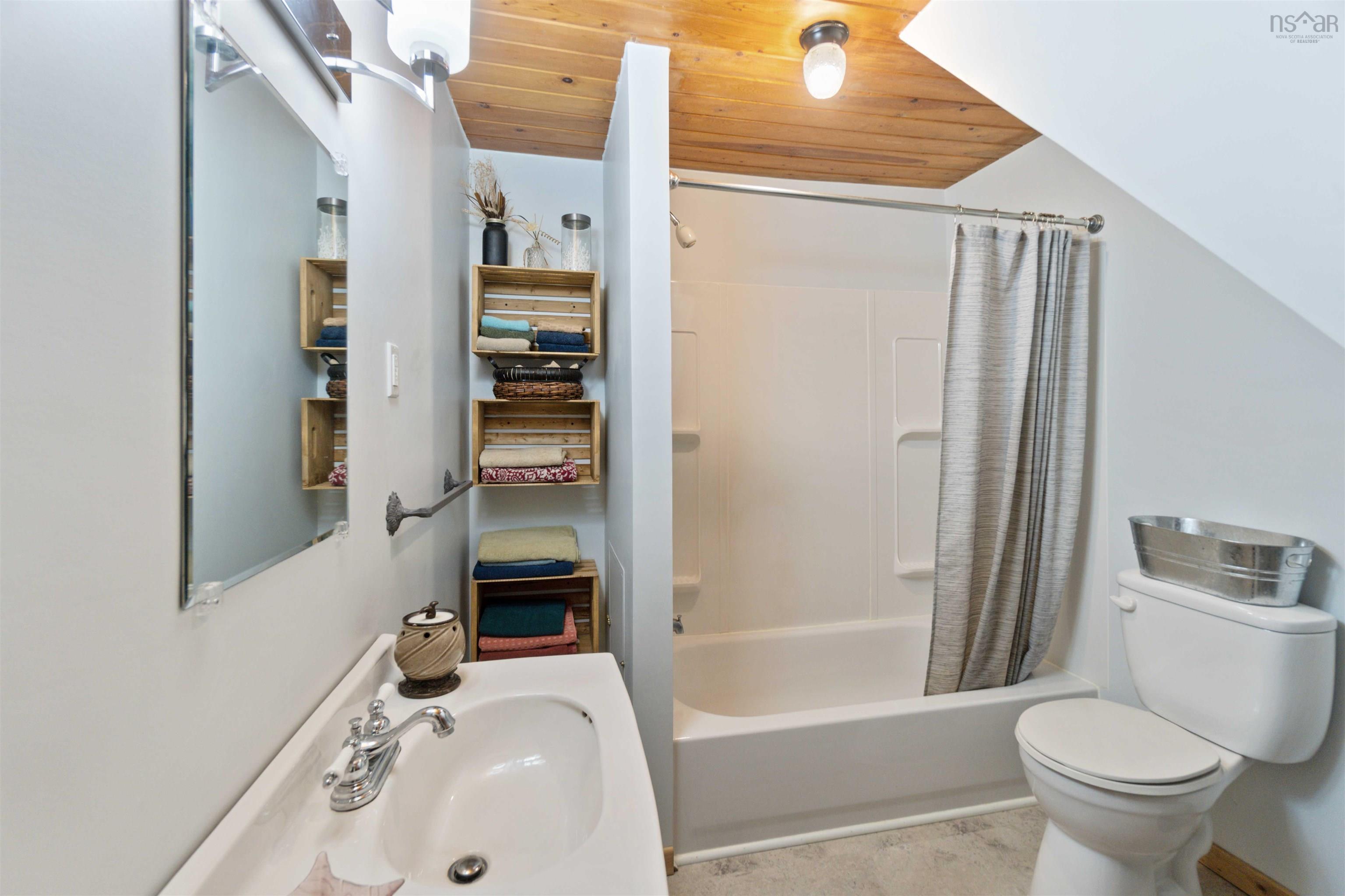 $307,500.00: 1256 Highway 1, Clementsport