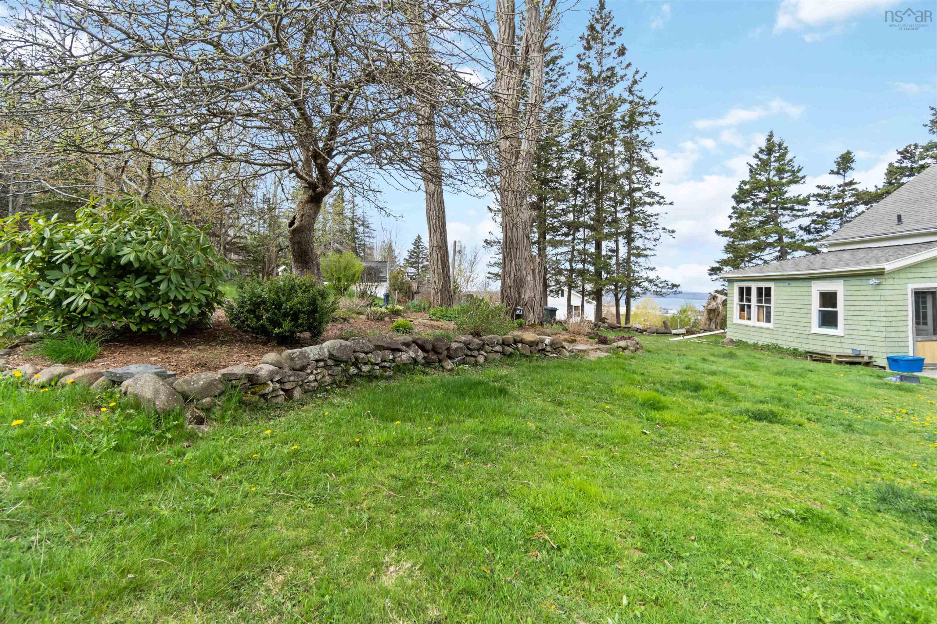 $307,500.00: 1256 Highway 1, Clementsport
