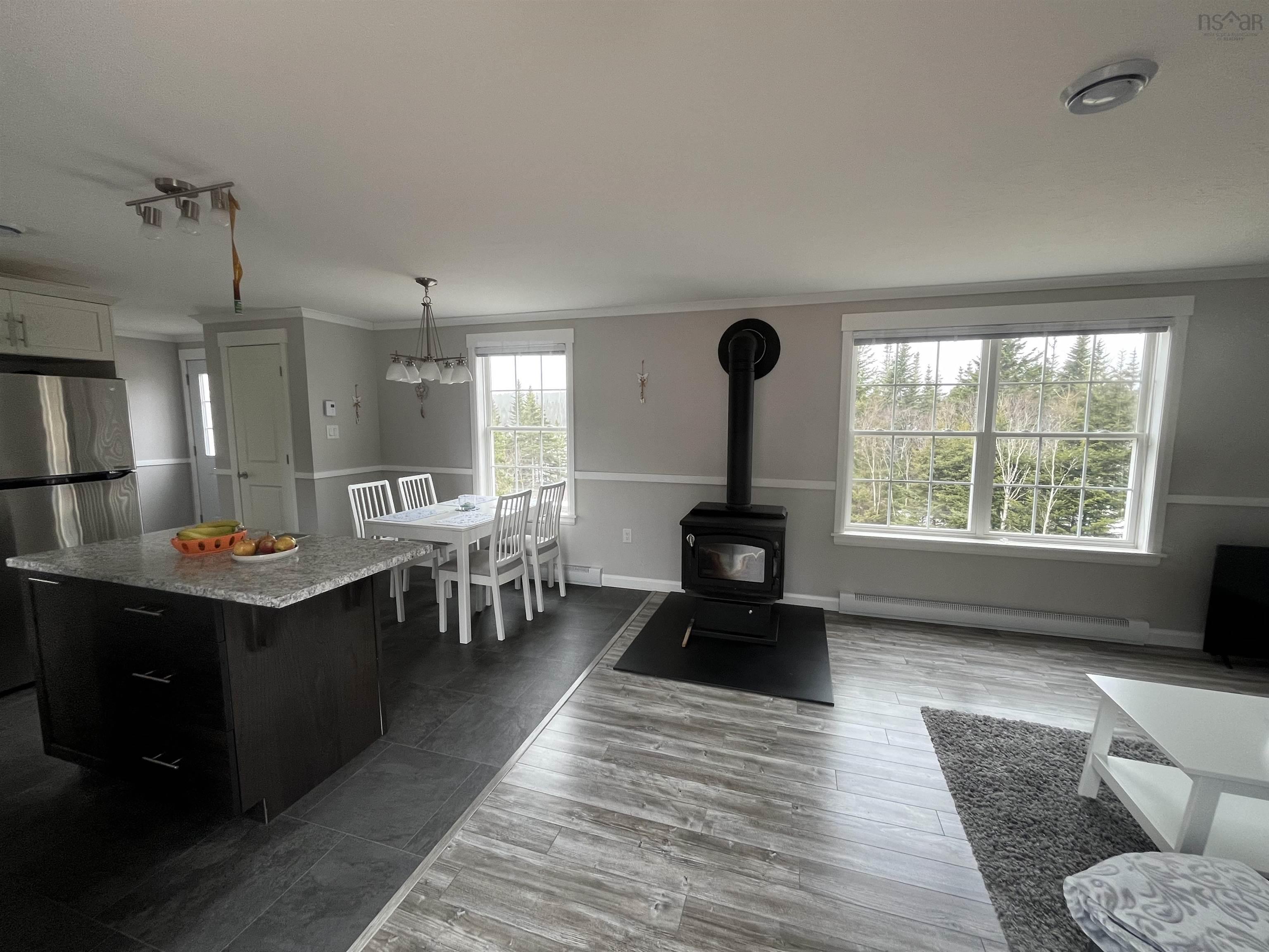 $419,000.00: 290 Eastside Grand River, Grand River