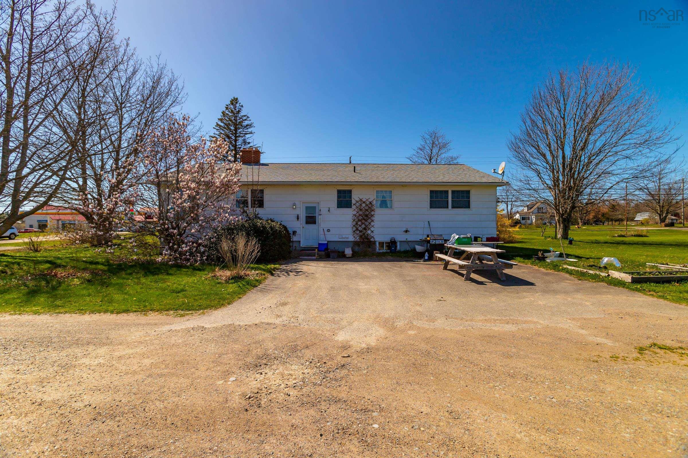 $1,689,500.00: 239 303 Highway, Conway
