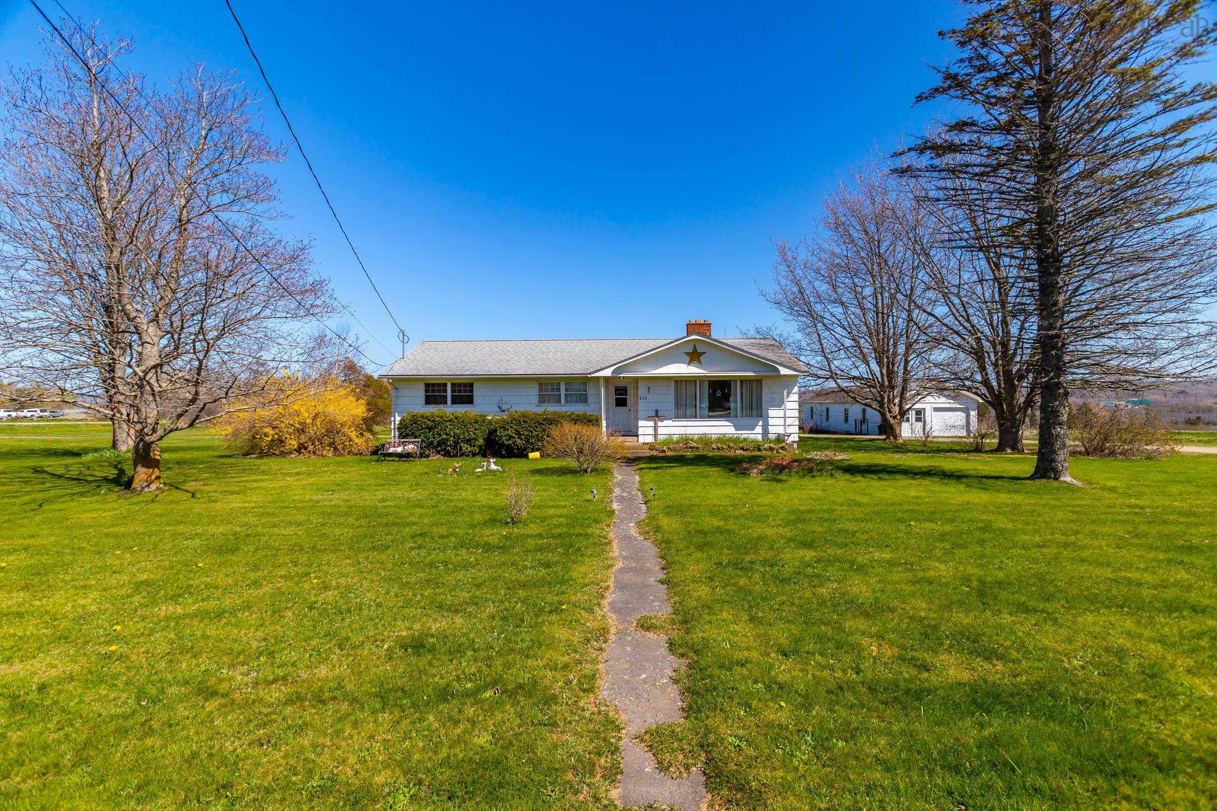 $1,689,500.00: 239 303 Highway, Conway