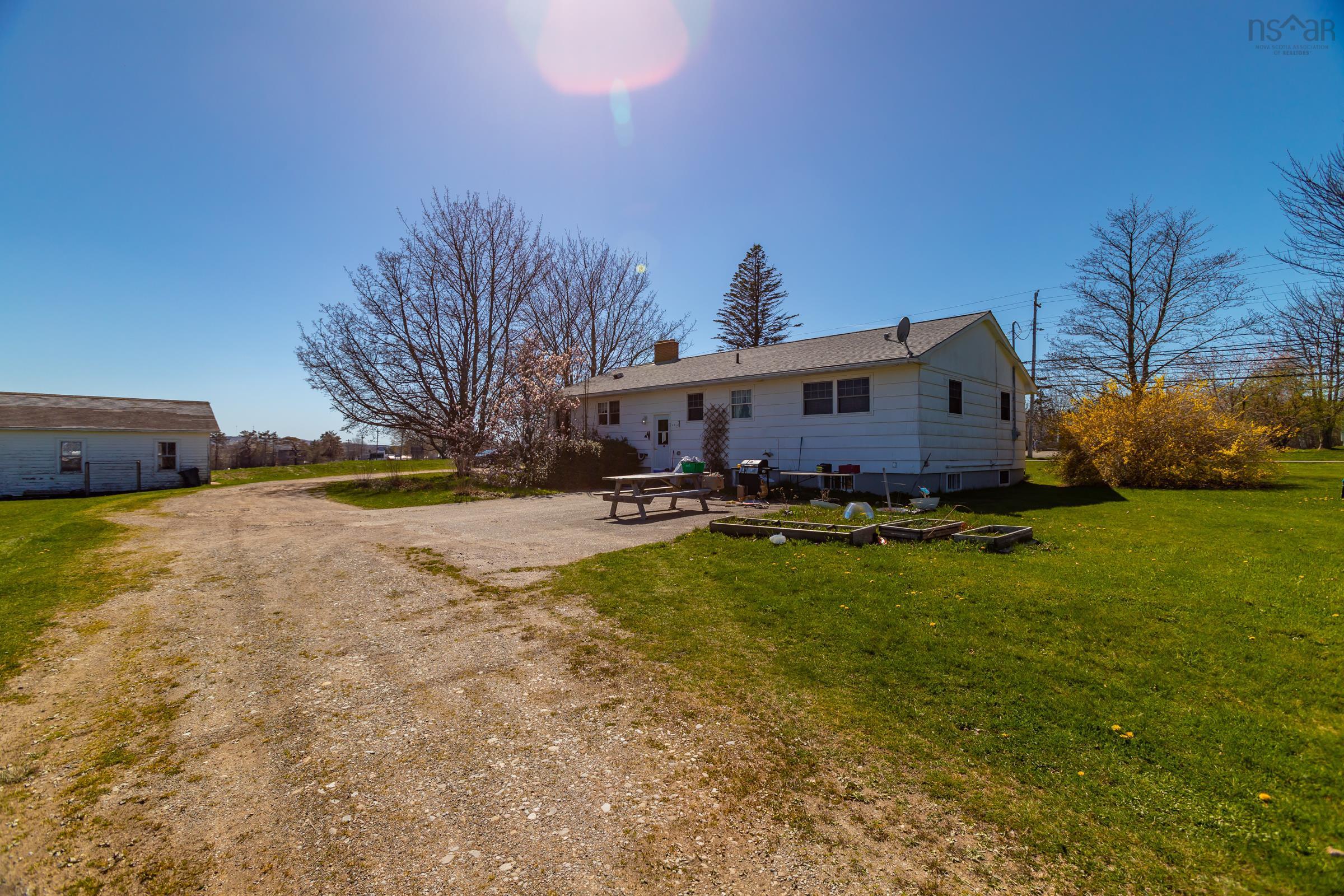 $1,689,500.00: 239 303 Highway, Conway