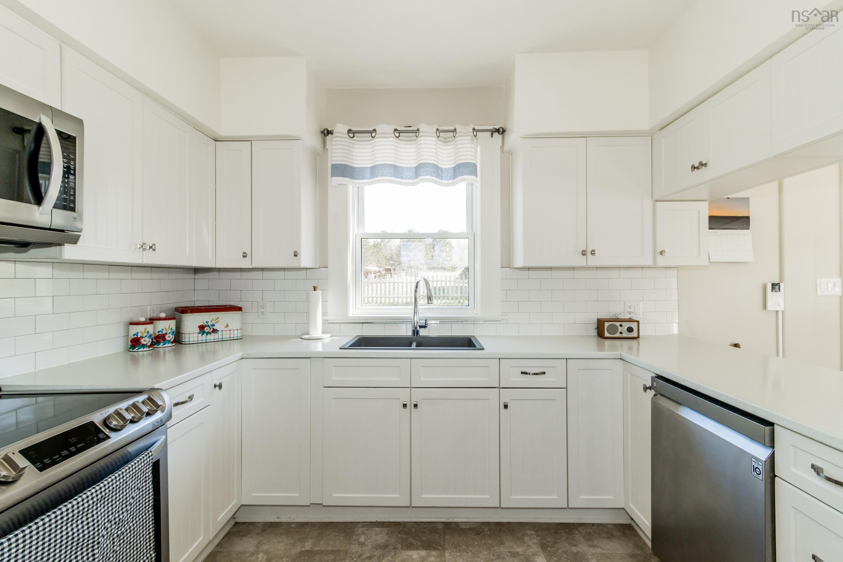 $599,900.00: 3692 Highway 201, Centrelea