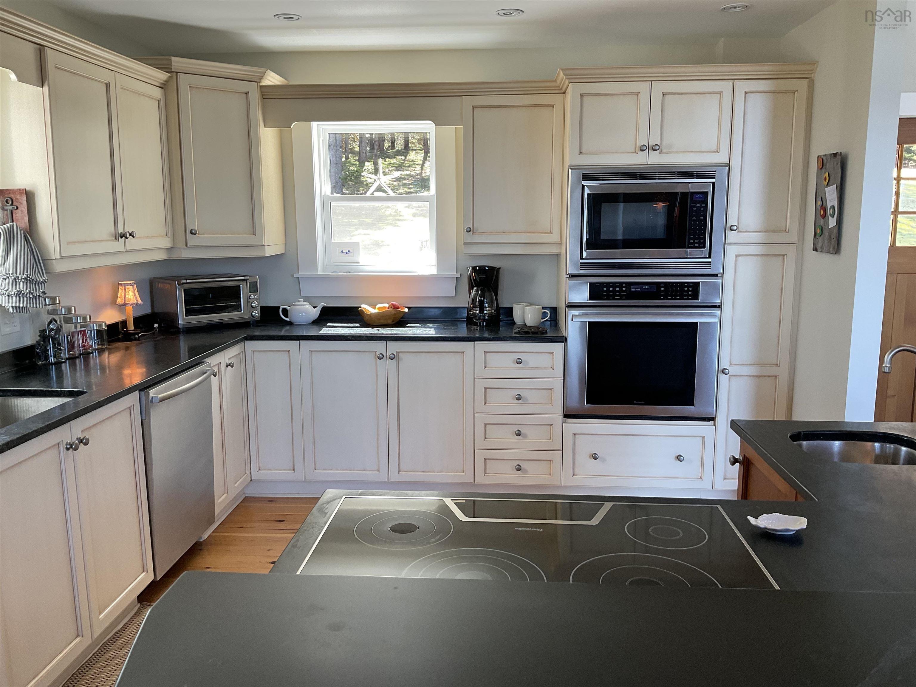 $1,250,000.00: 6950 Highway16, Halfway Cove
