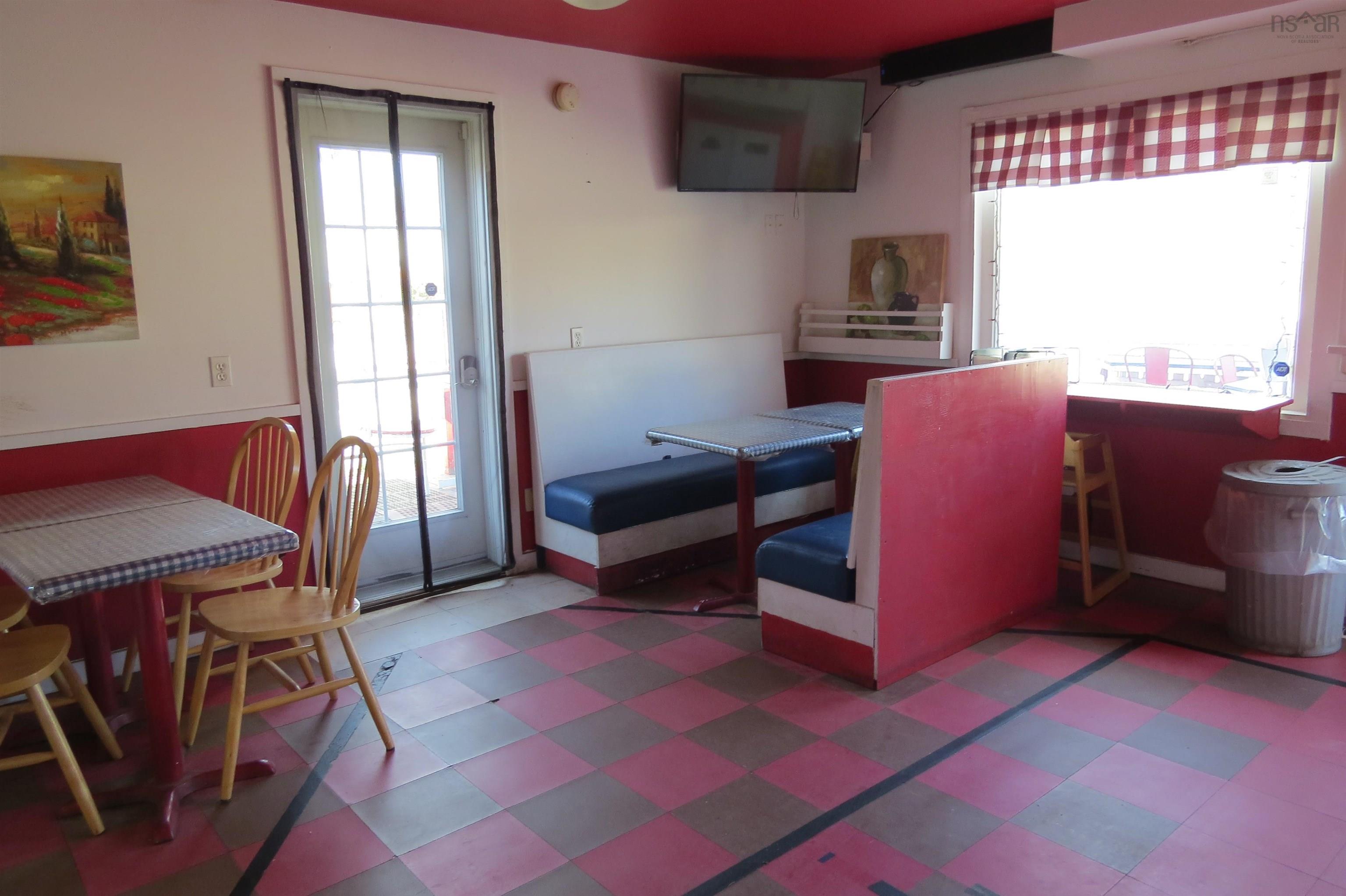 $449,900.00: 5257 Highway 10, New Germany