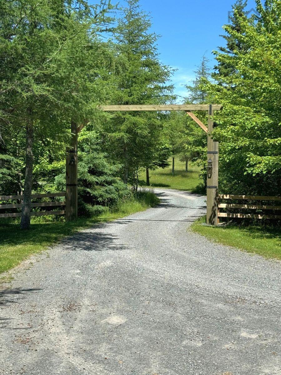$1,250,000.00: 1,6-8,10,12-17 48/74 Jack Daniels Lane, Juniper Mountain