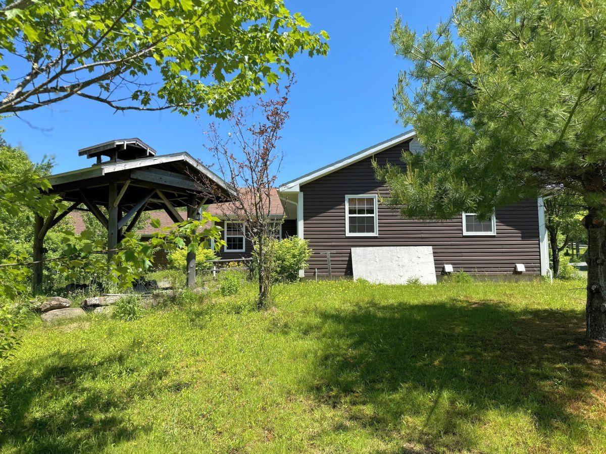 $1,250,000.00: 1,6-8,10,12-17 48/74 Jack Daniels Lane, Juniper Mountain