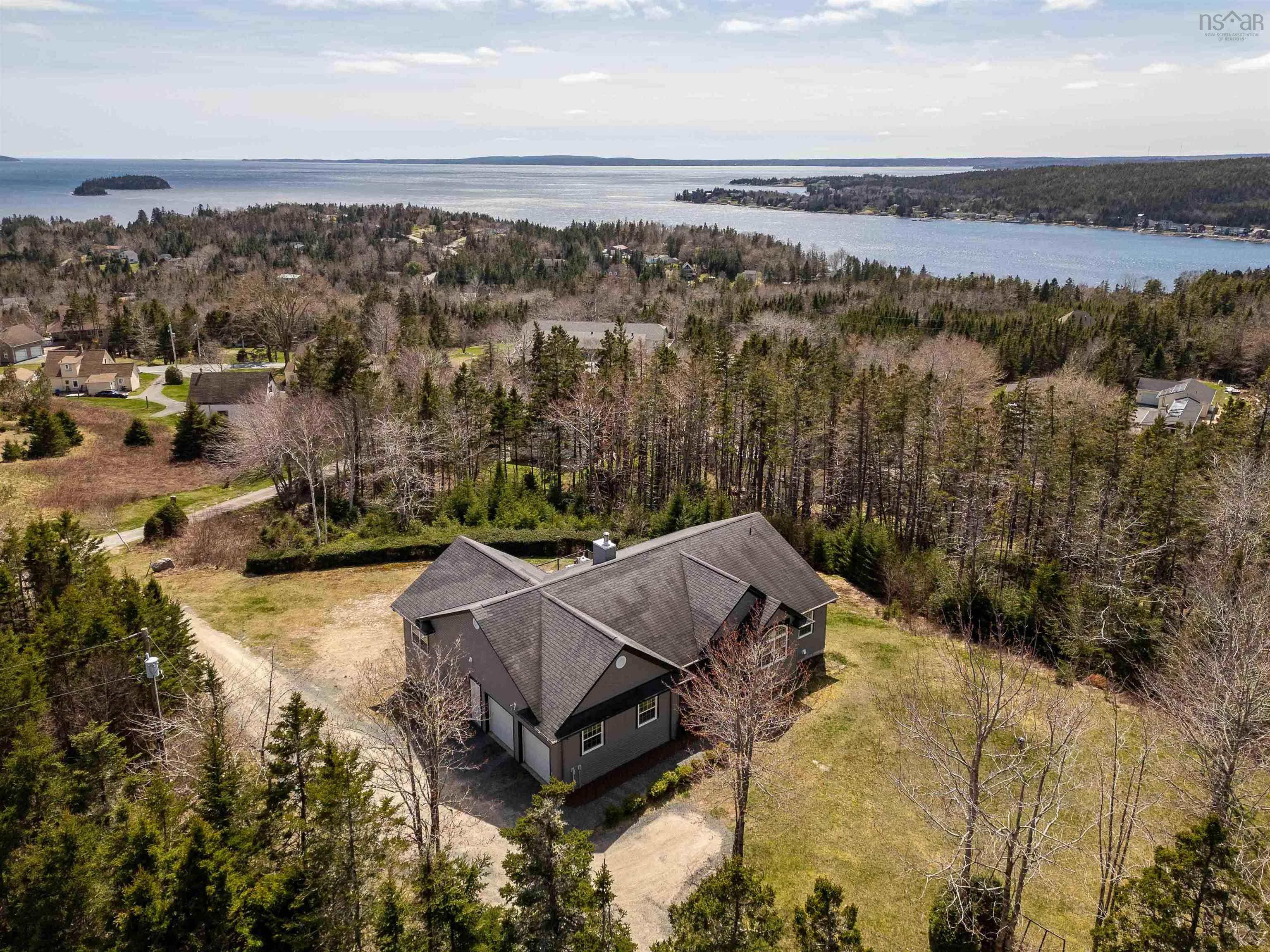 323 Island View Drive, Boutiliers Point, NS (MLS® 202408992)