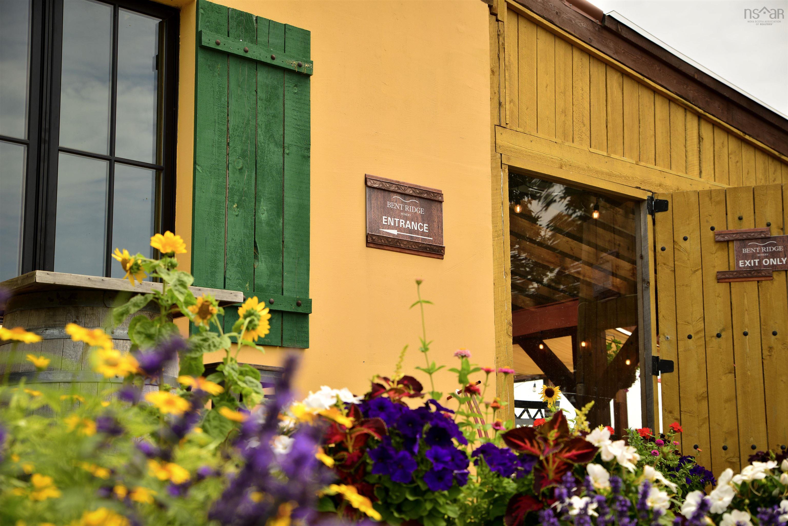 $1,100,000.00: 4495 14 Highway, Windsor Forks