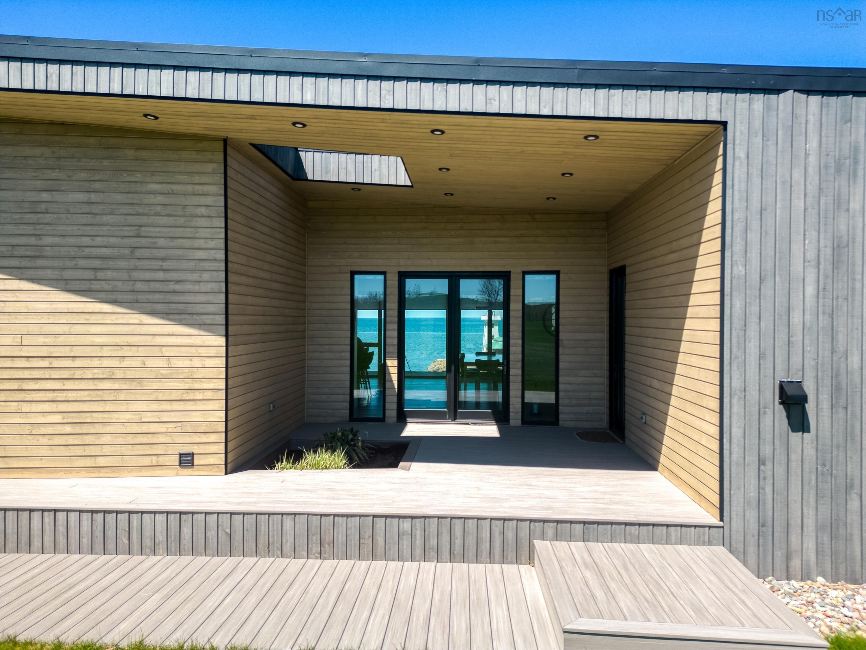 $1,650,000.00: 424 Mariners Way, Fox Harbour