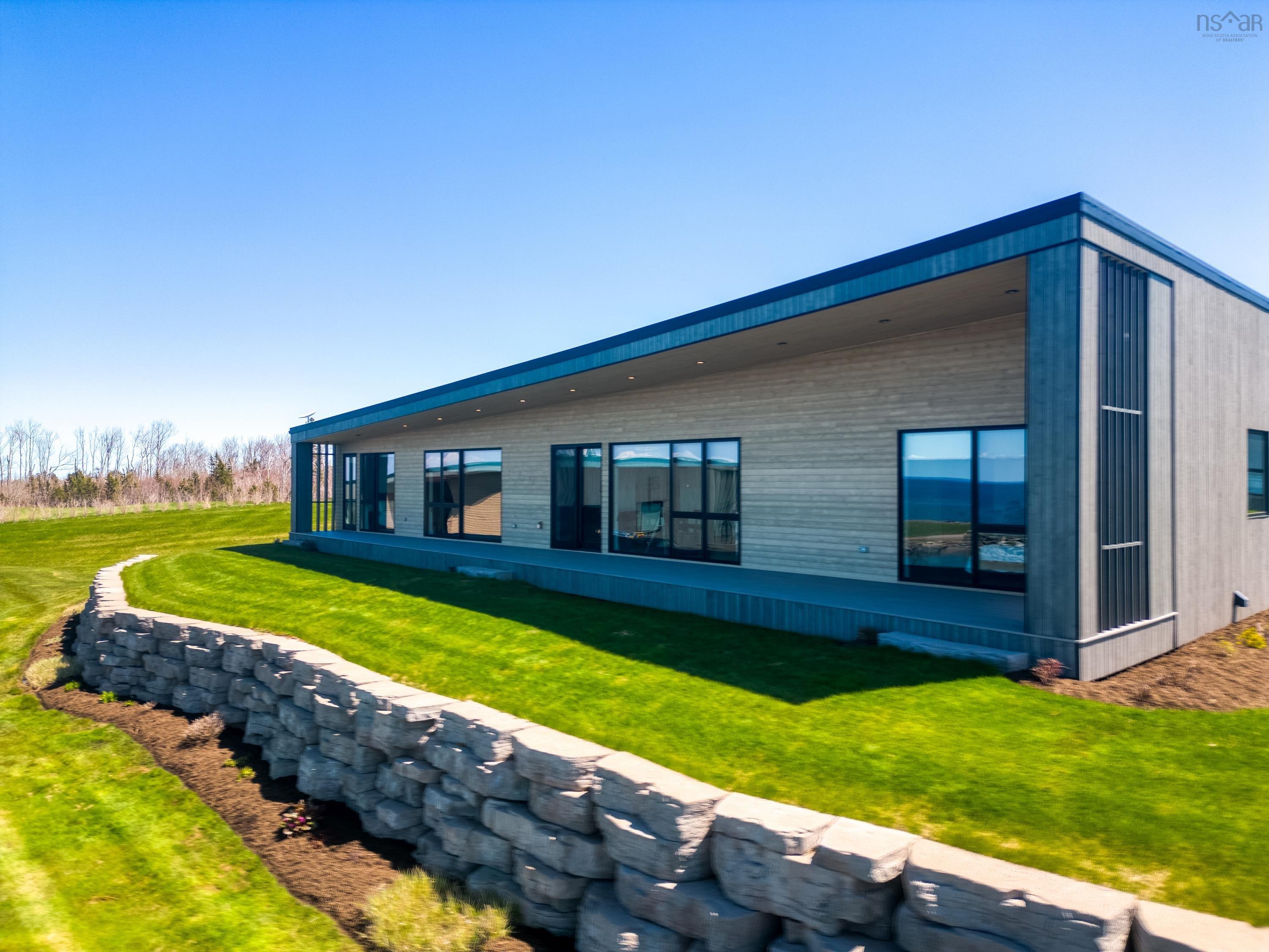 $1,650,000.00: 424 Mariners Way, Fox Harbour