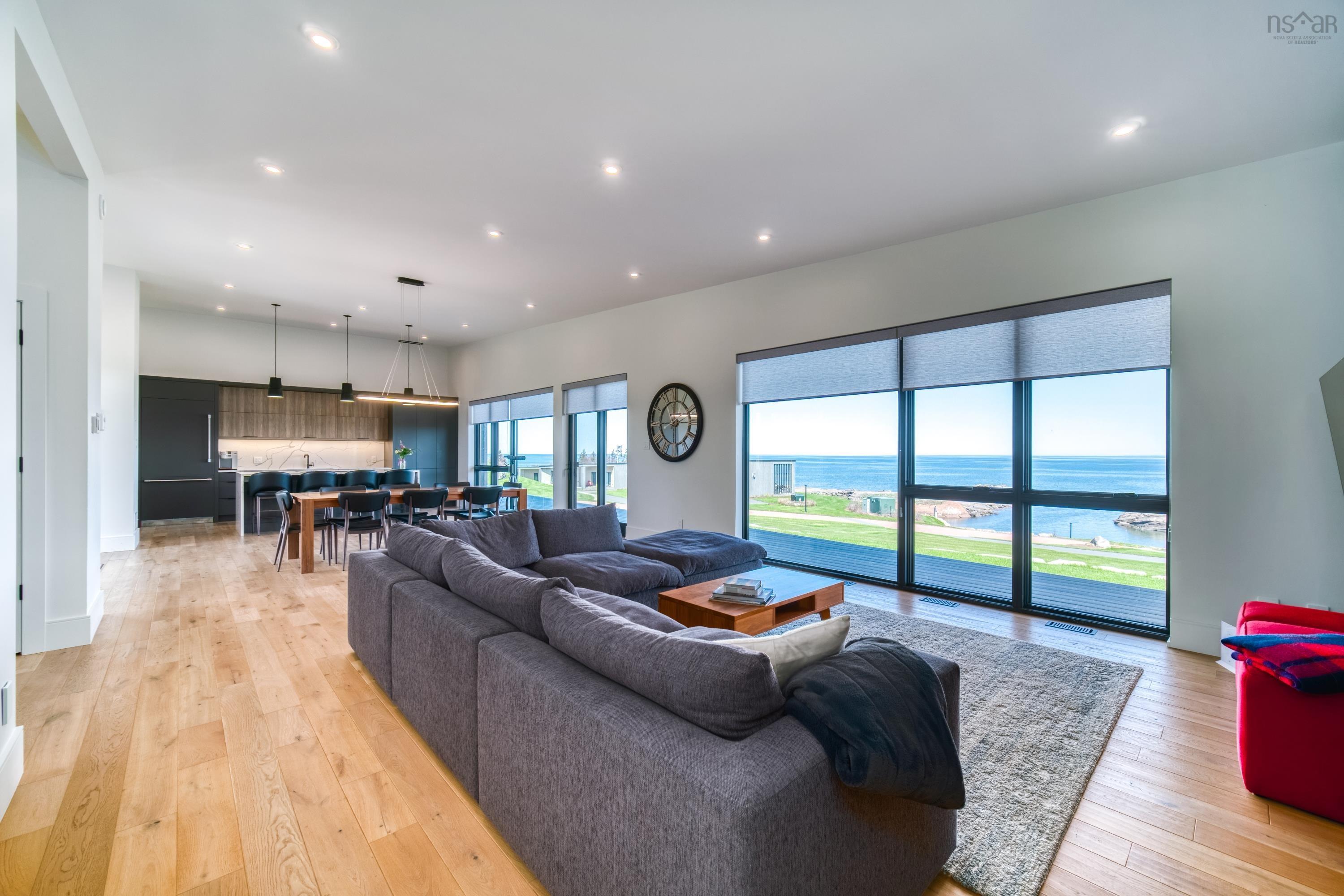 $1,650,000.00: 424 Mariners Way, Fox Harbour