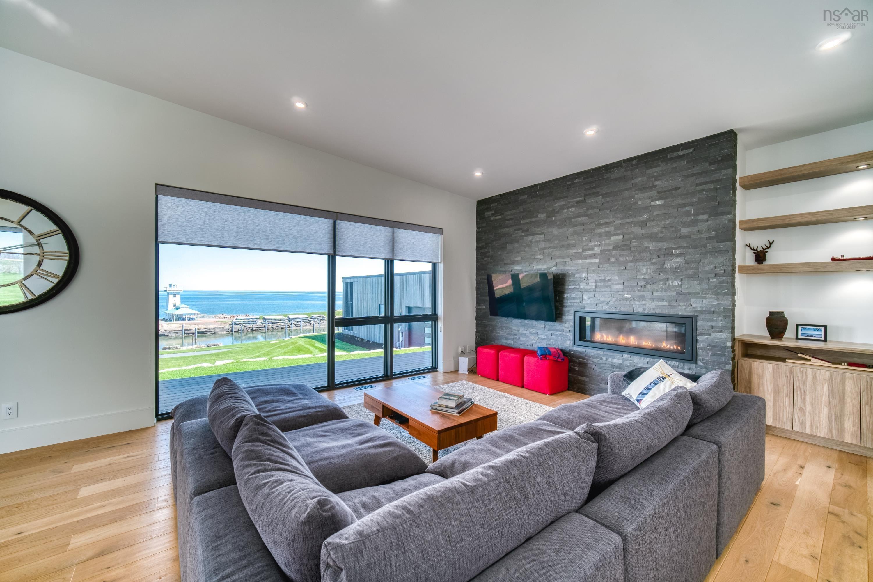 $1,650,000.00: 424 Mariners Way, Fox Harbour