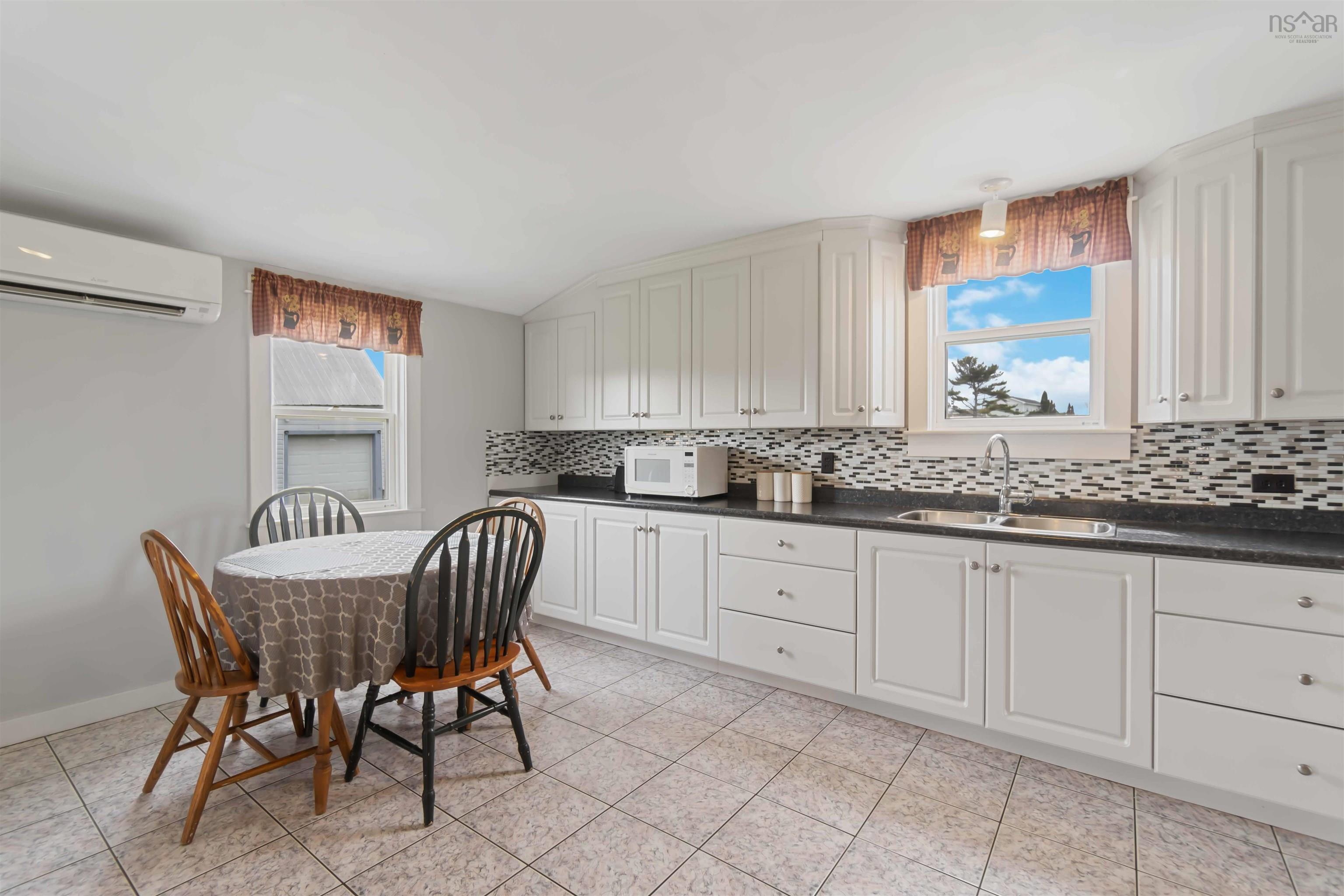 $229,999.00: 6228 Highway 101, Ashmore