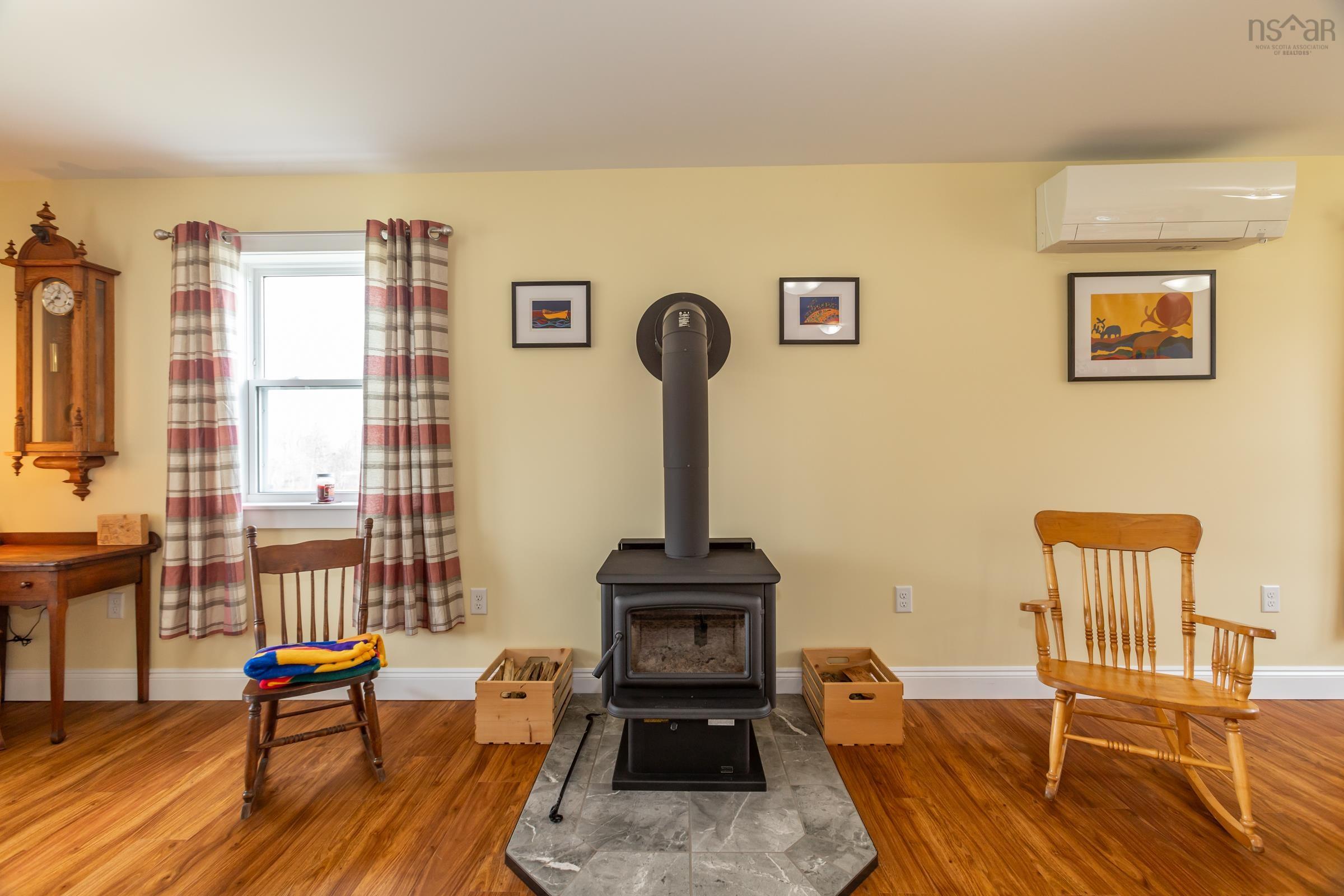 $399,950.00: 7295 Shore Road W, Phinneys Cove