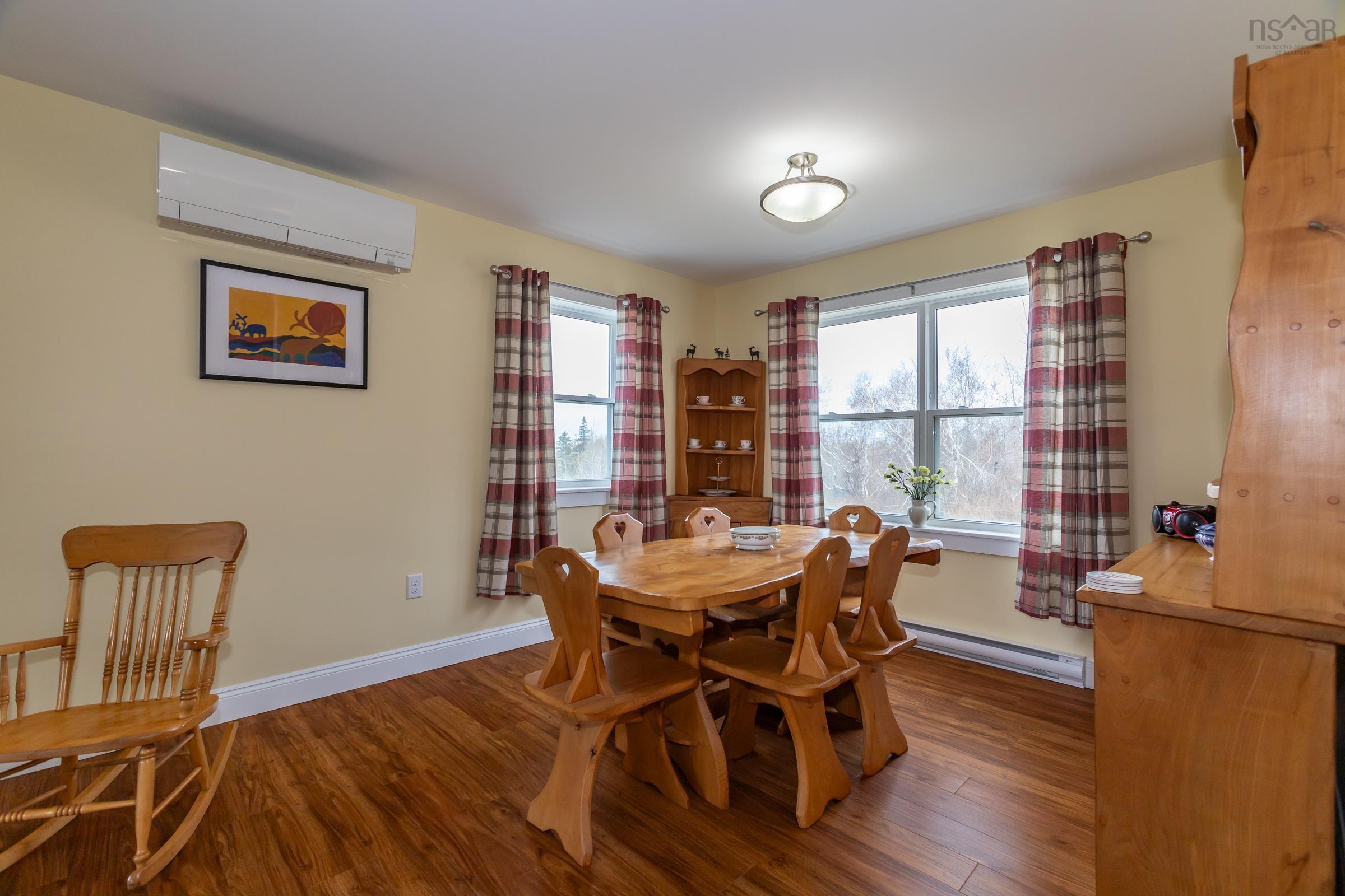 $399,950.00: 7295 Shore Road W, Phinneys Cove