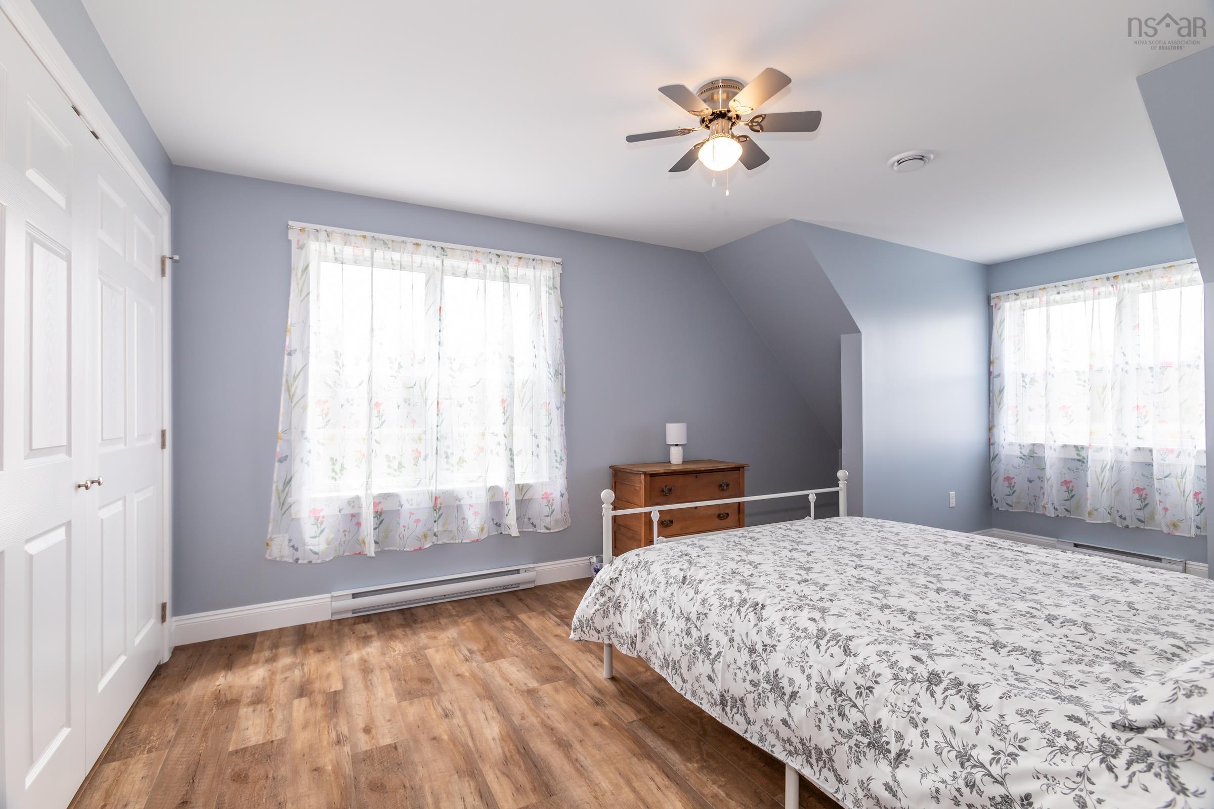 $399,950.00: 7295 Shore Road W, Phinneys Cove