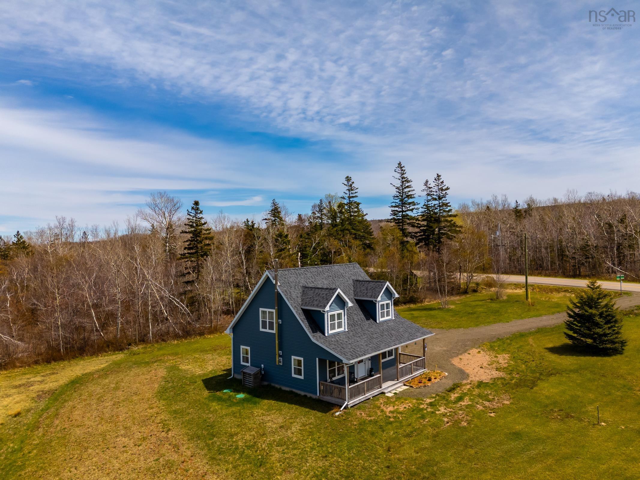 $399,950.00: 7295 Shore Road W, Phinneys Cove