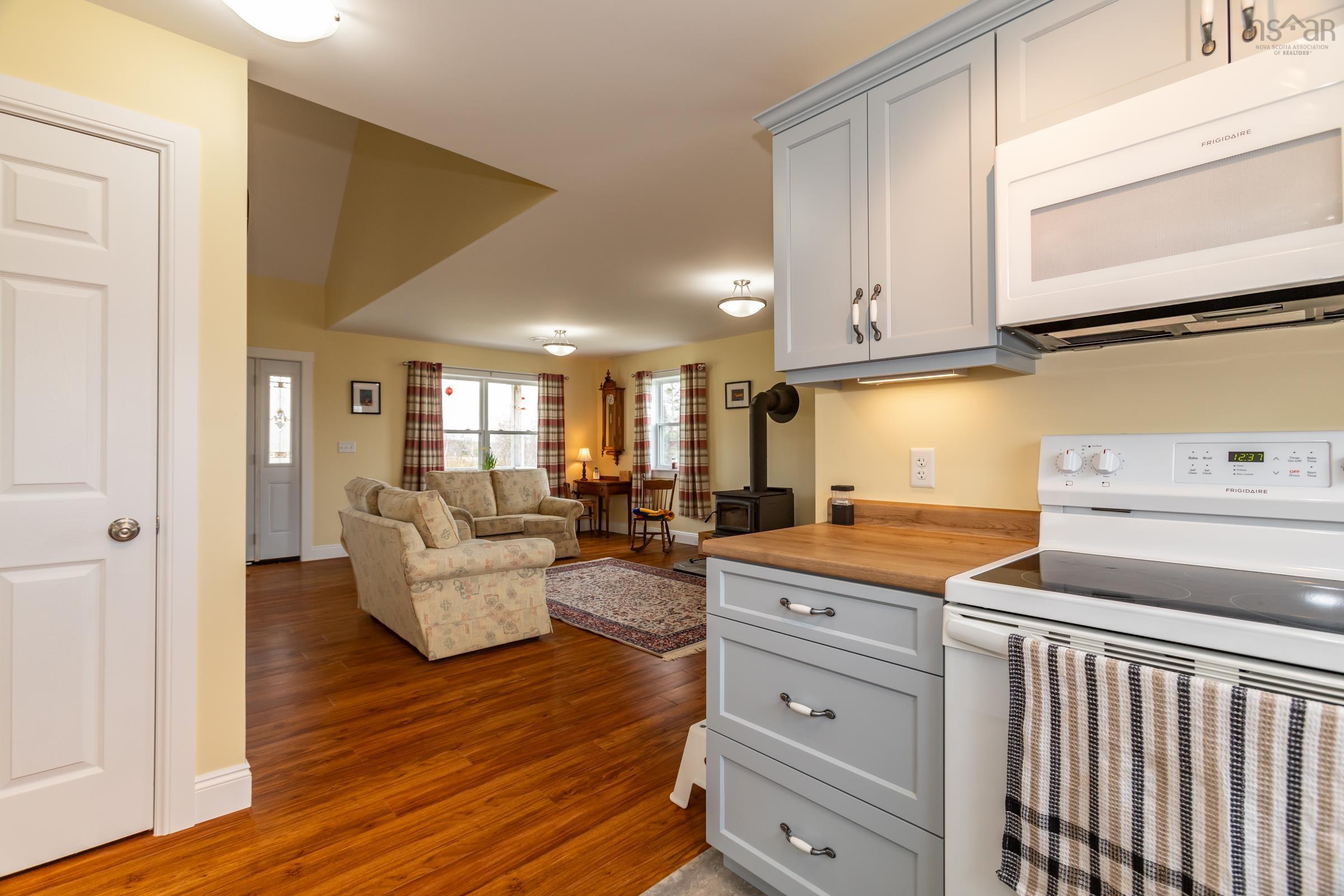 $399,950.00: 7295 Shore Road, Phinneys Cove