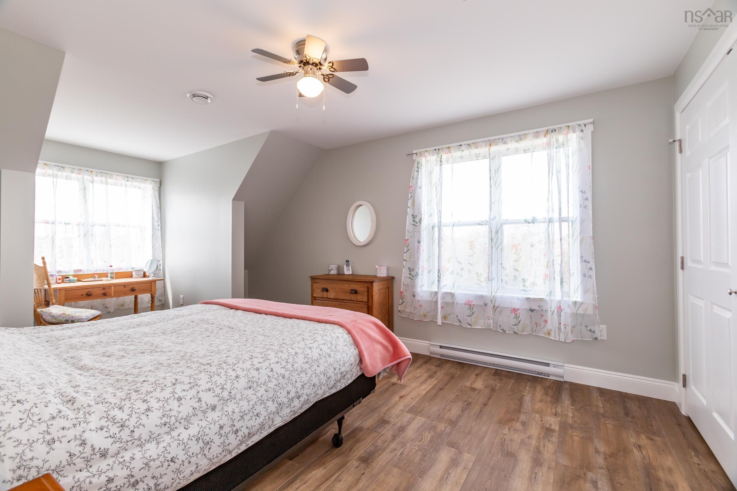 $399,950.00: 7295 Shore Road, Phinneys Cove