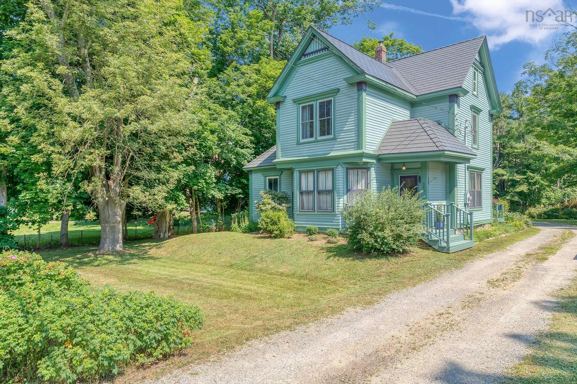 $989,000.00: 389 Main Street, Mahone Bay