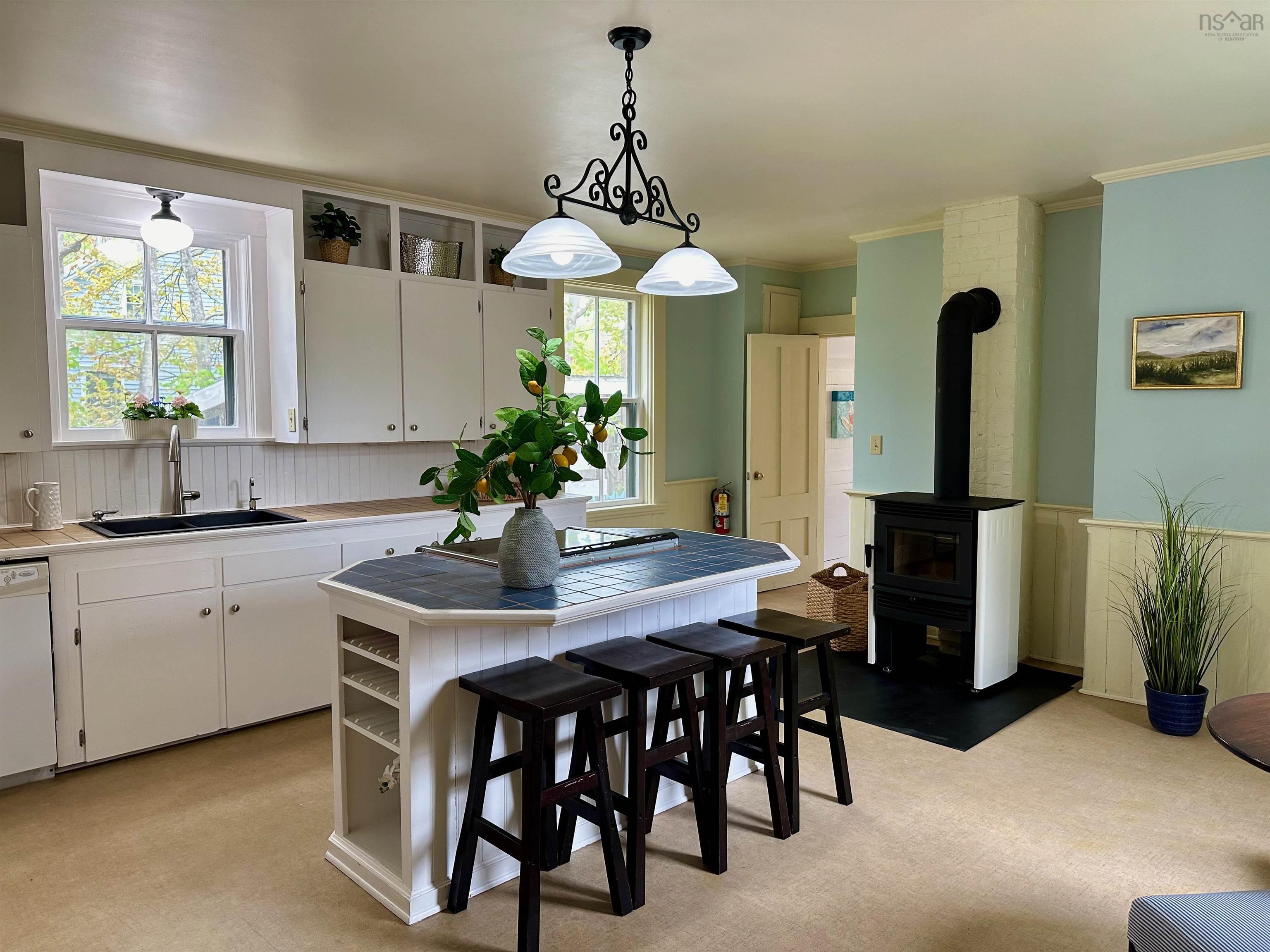 $989,000.00: 389 Main Street, Mahone Bay