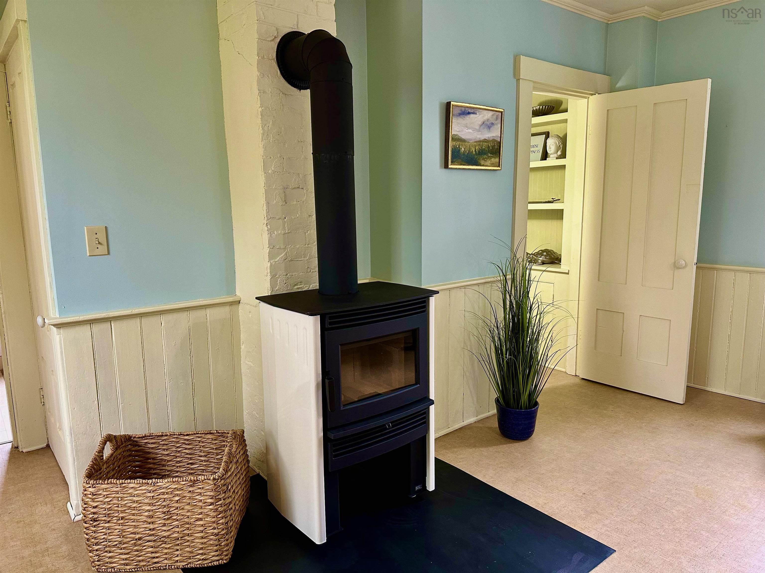 $989,000.00: 389 Main Street, Mahone Bay