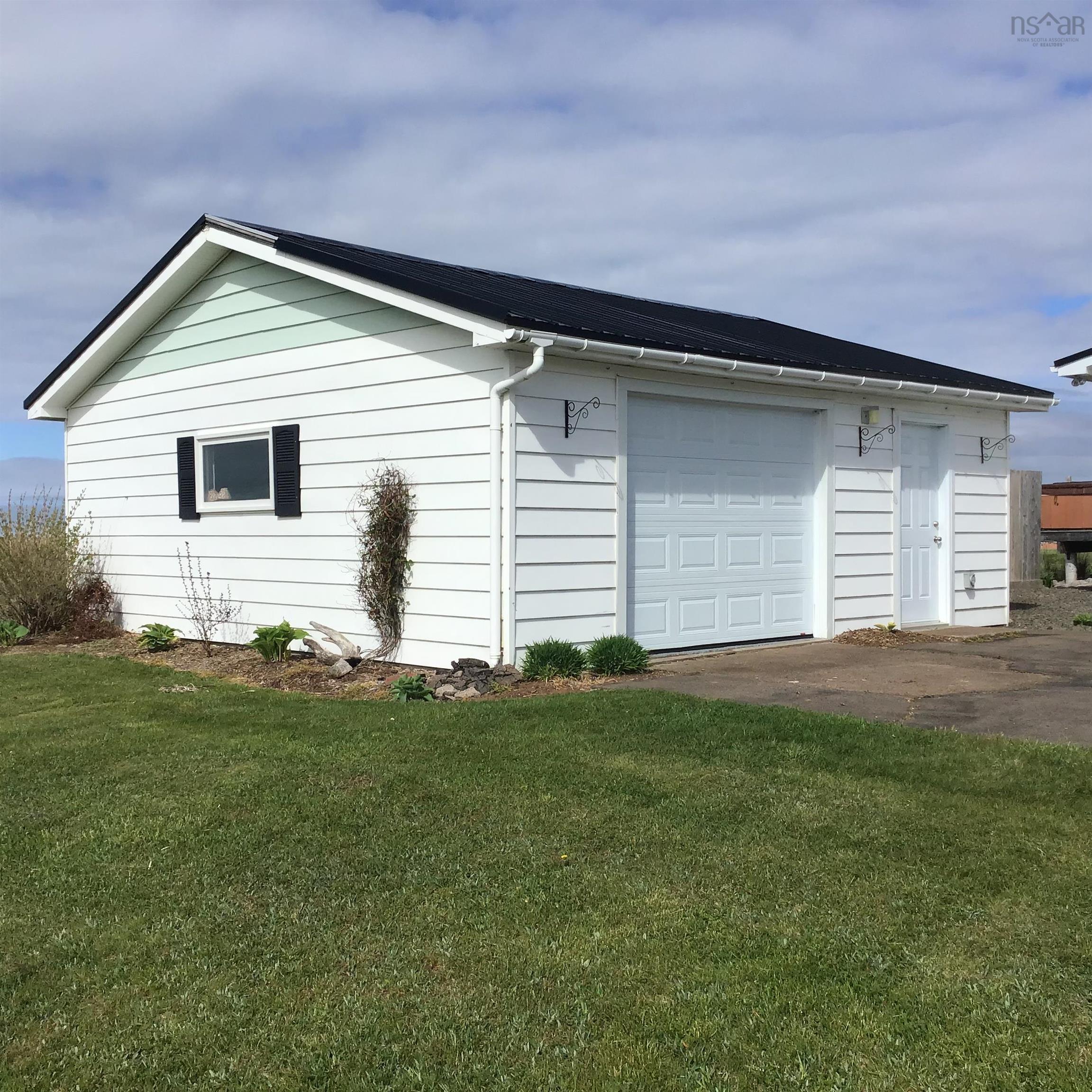 $399,000.00: 3668 Highway 209, Advocate Harbour