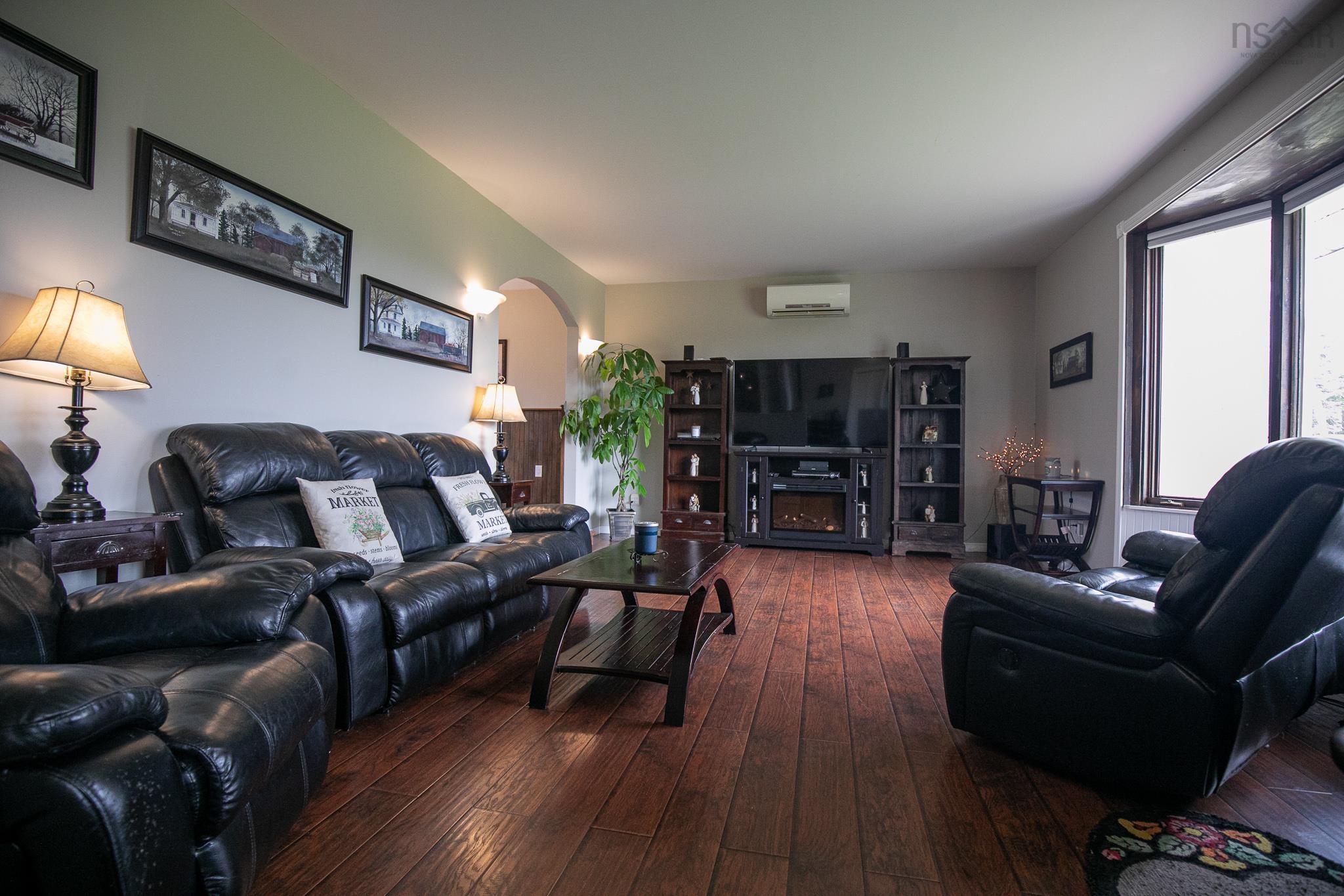 $574,900.00: 1127 Ferry Road, Fox Harbour