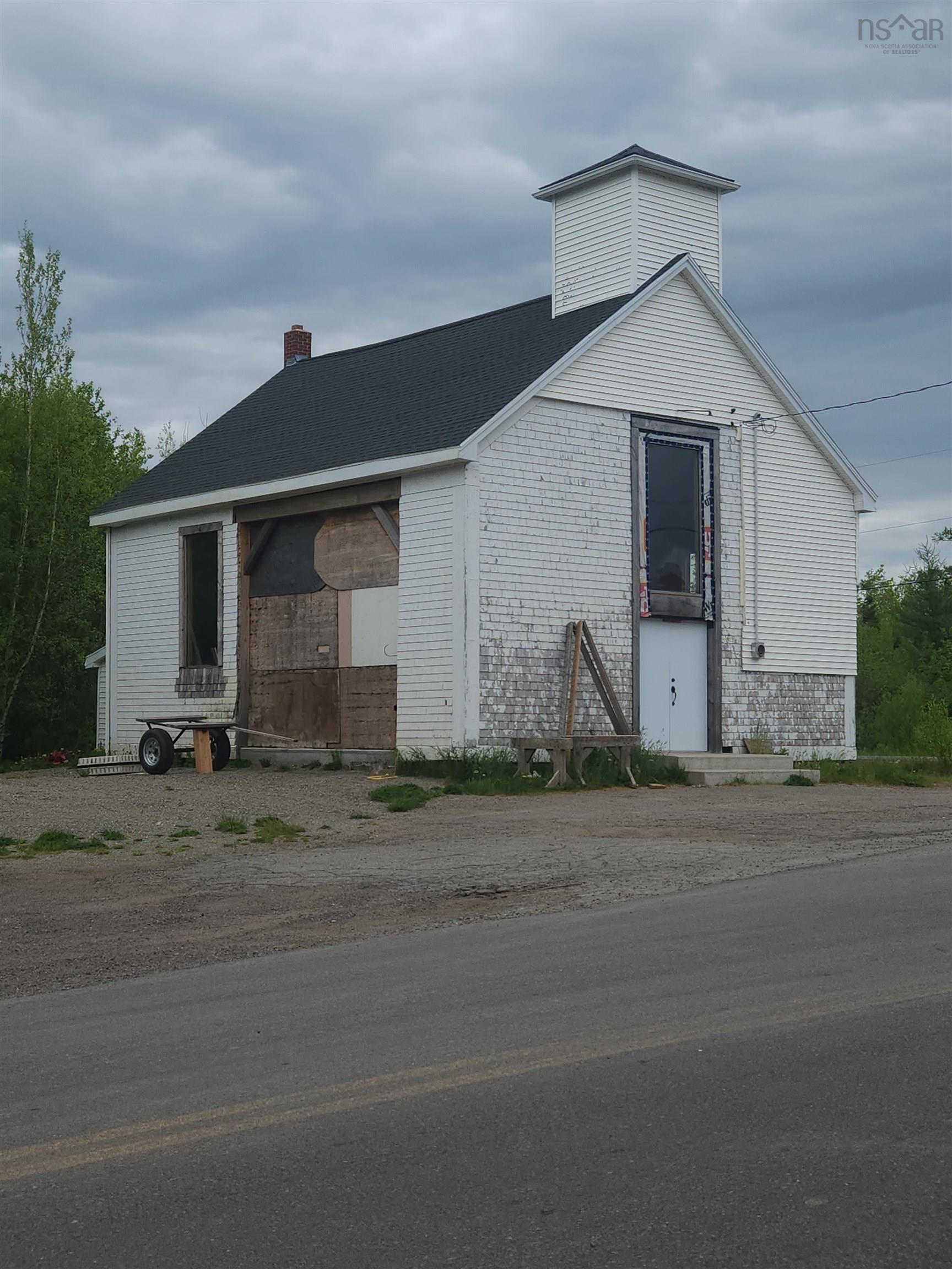 $69,900.00: 2 Sunken Lake Road, Black River