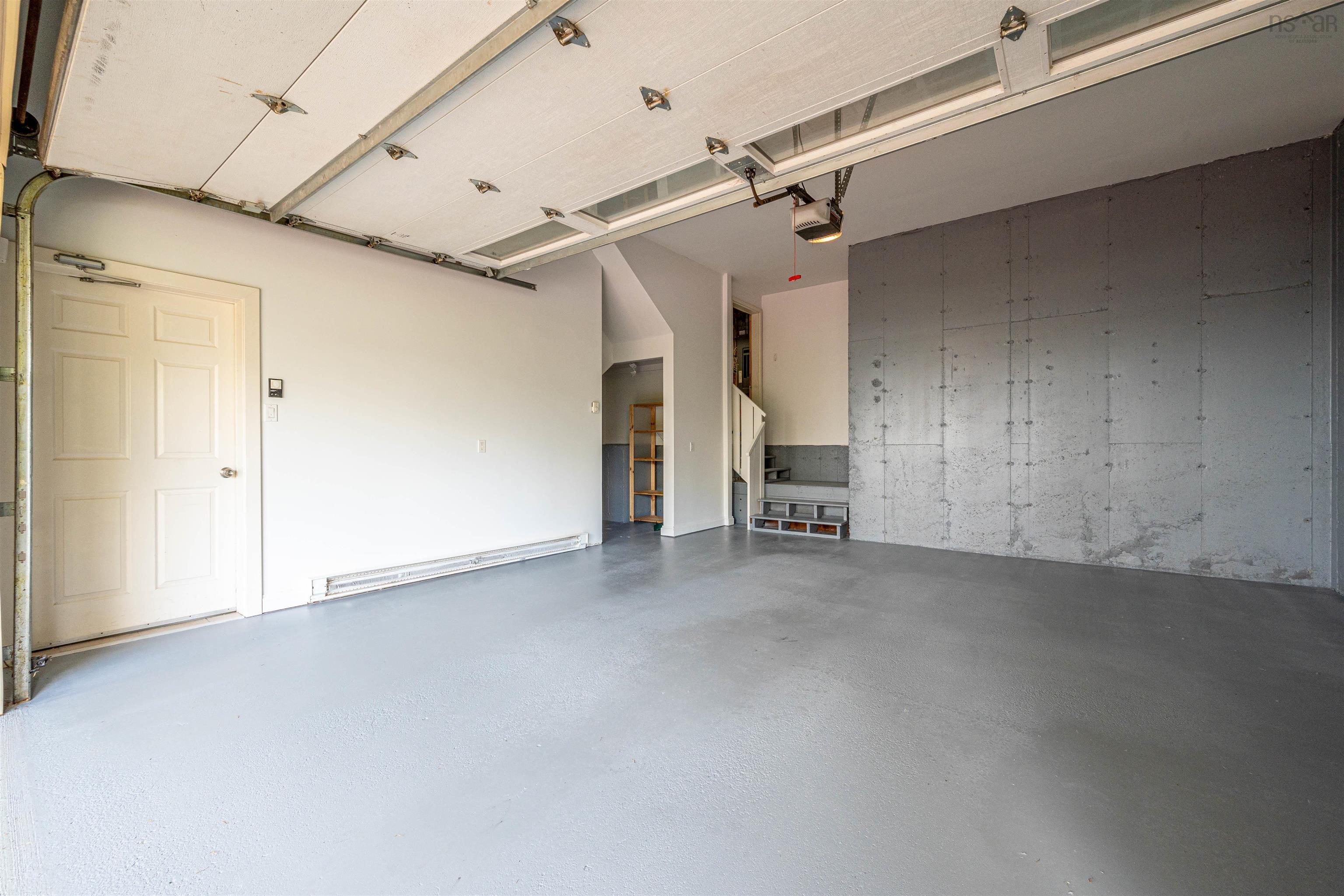 $949,000.00: 16 Cresthaven Drive, Halifax