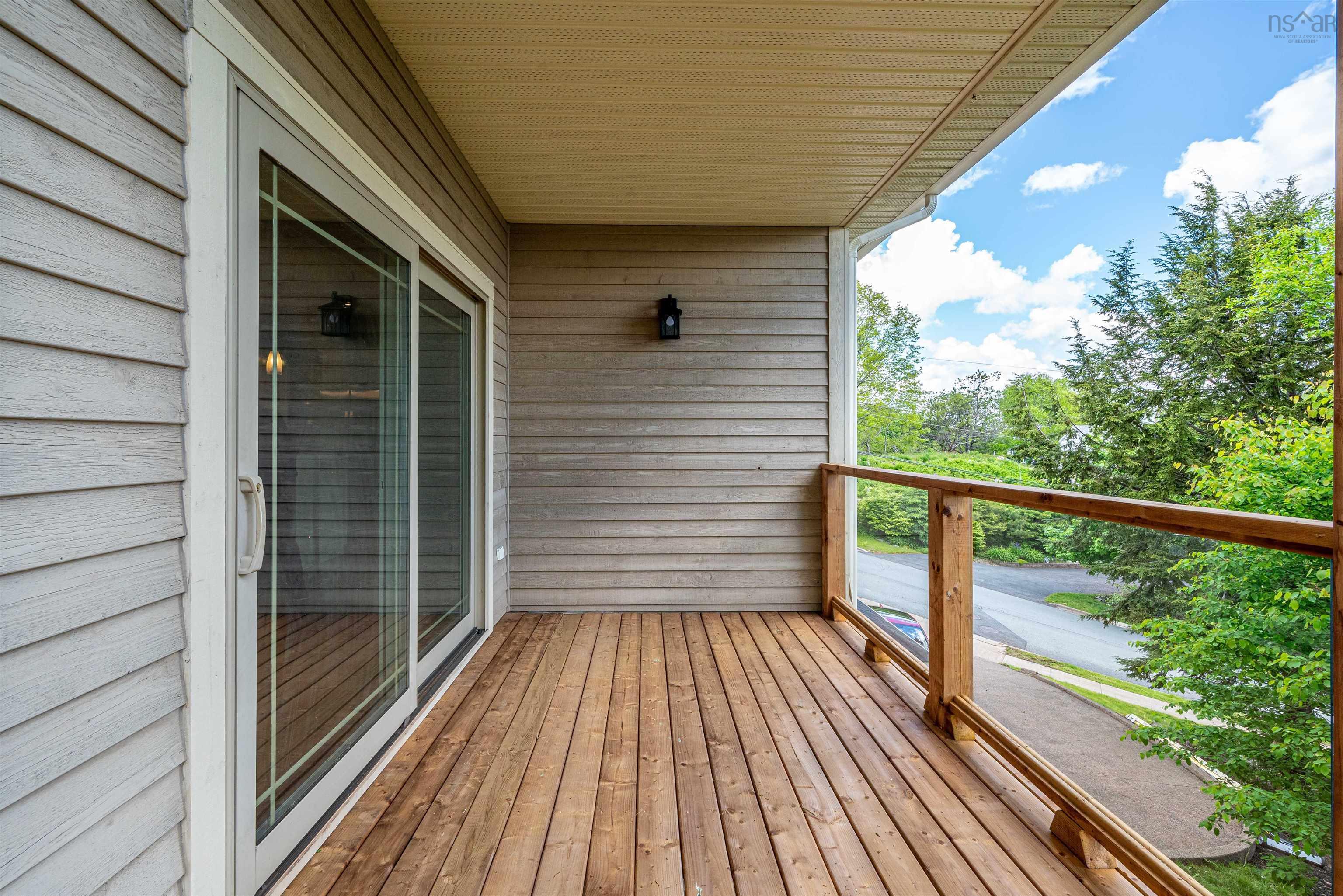 $949,000.00: 16 Cresthaven Drive, Halifax