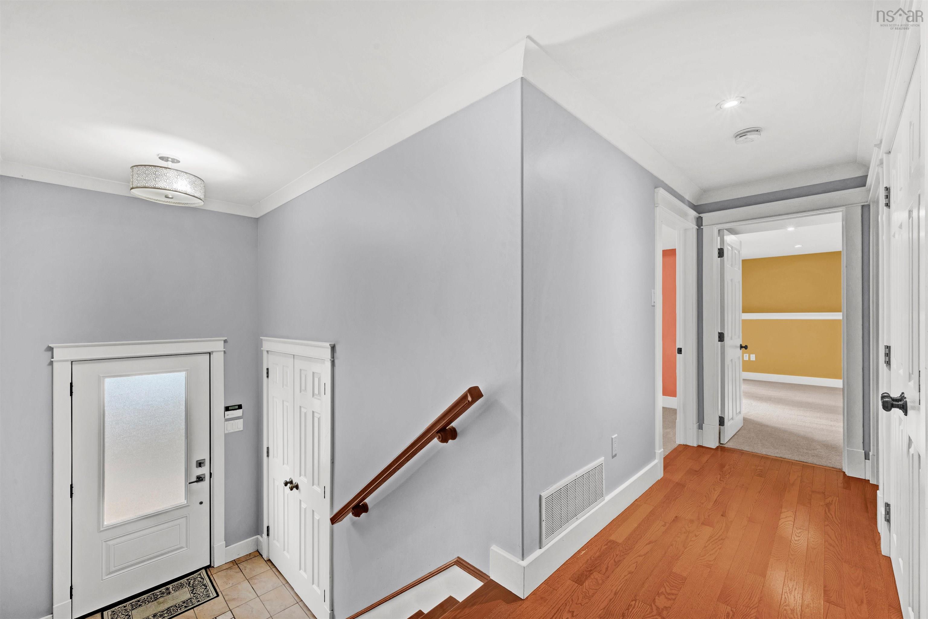 $949,000.00: 16 Cresthaven Drive, Halifax