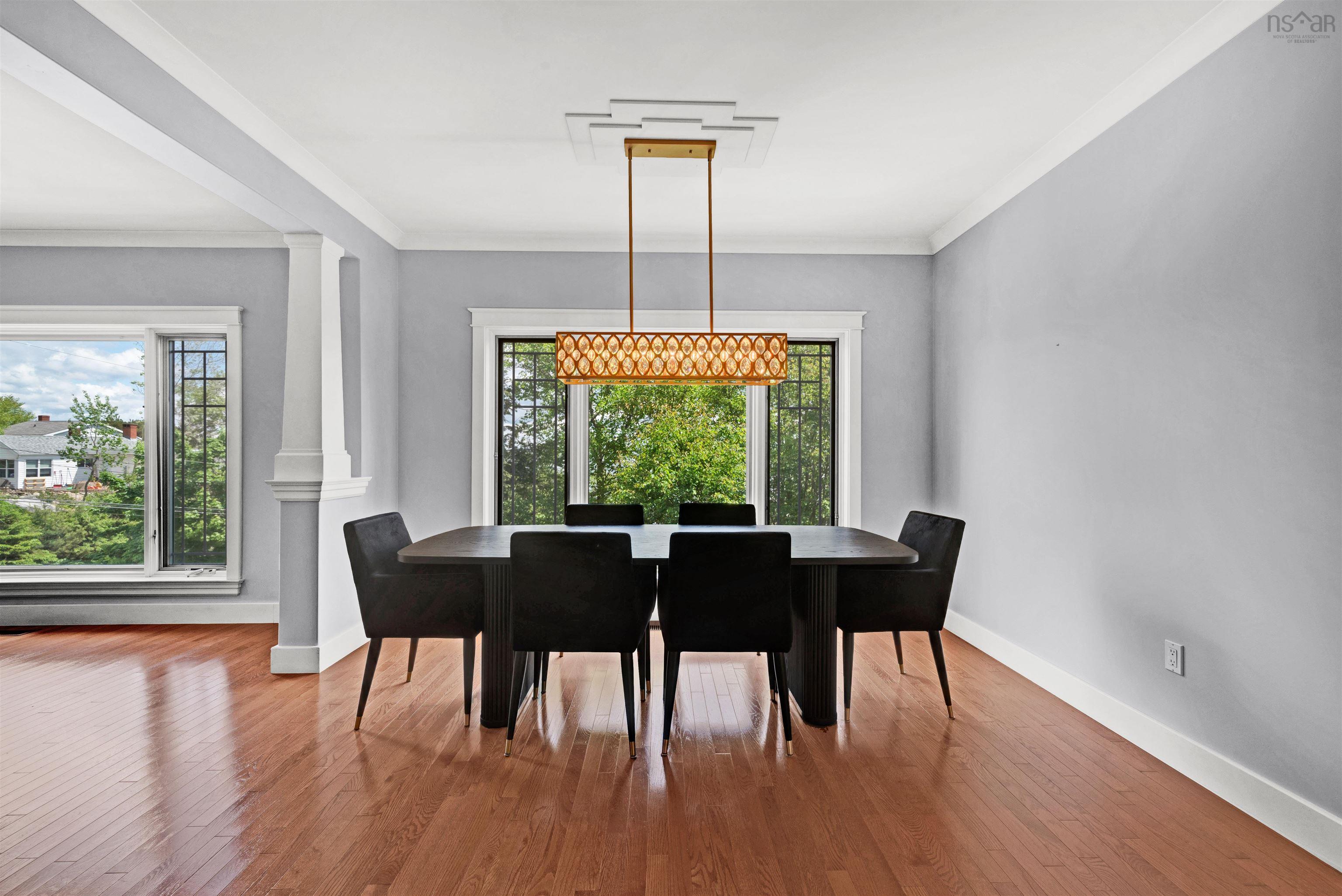$949,000.00: 16 Cresthaven Drive, Halifax